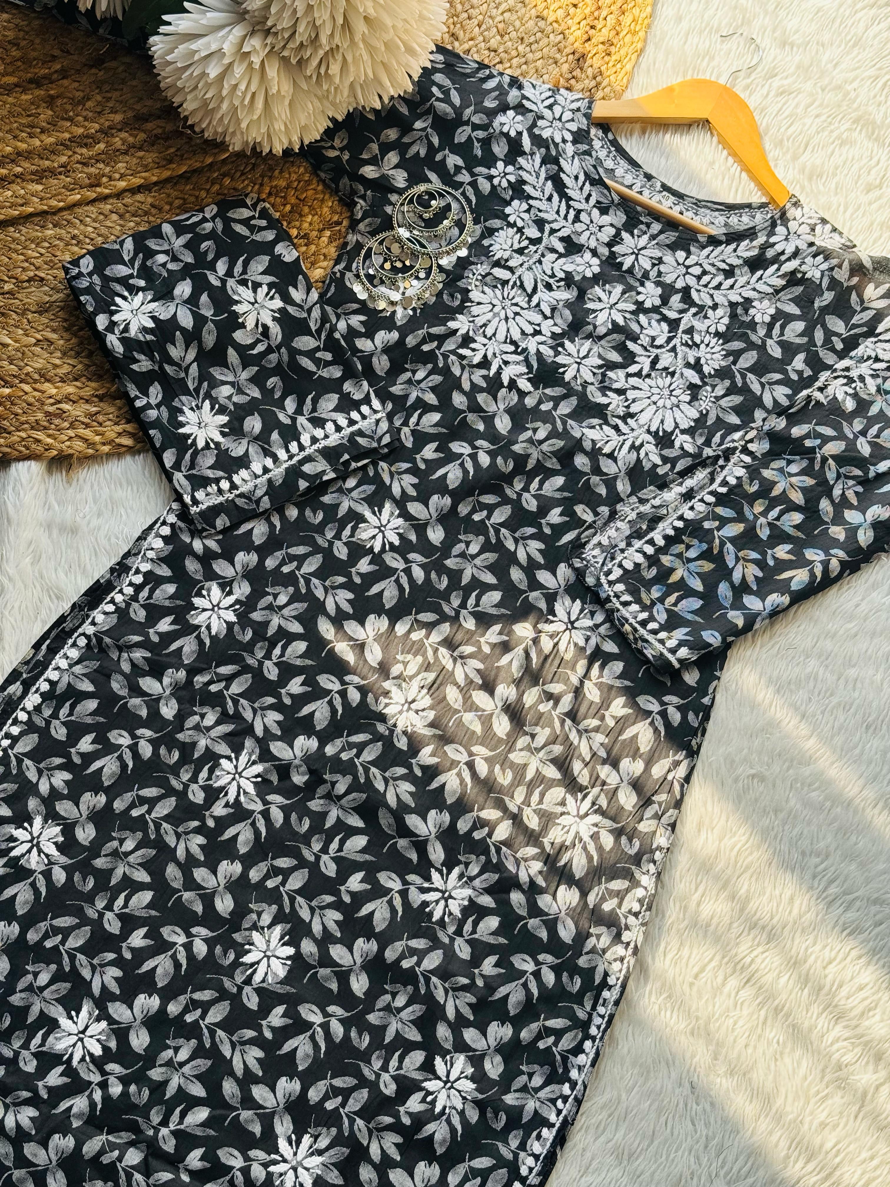 beatiful black printed mal boat neck set.
