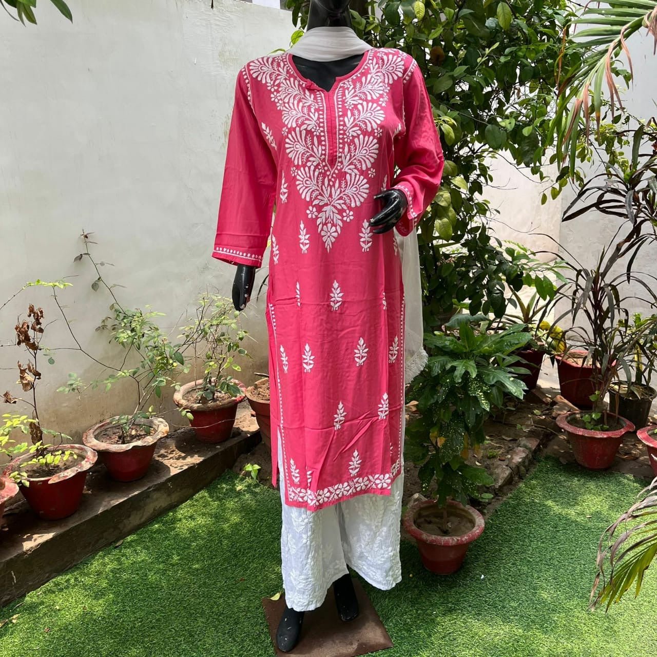 Rayon Gala Buti Made of Chikan threads - chikankariofficial