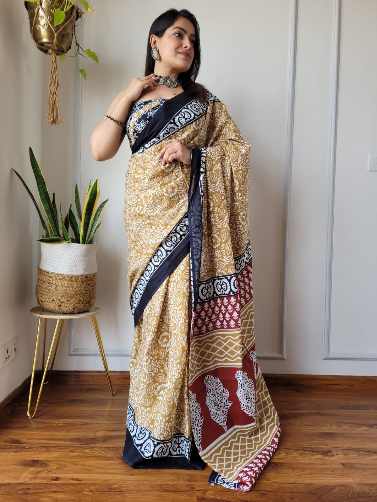 Saree With blouse 55+ Designs - chikankariofficial