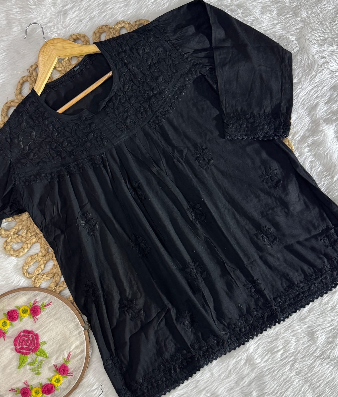 38 / black