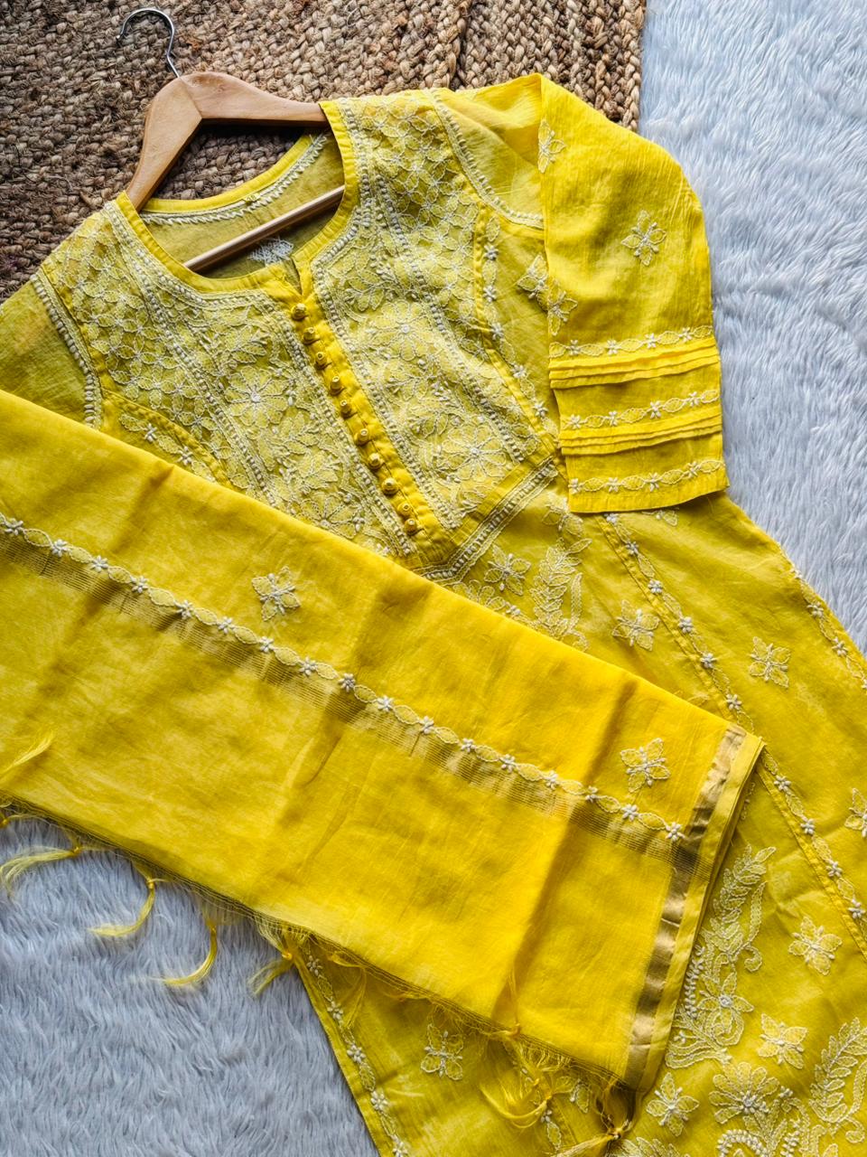 38 / yellow