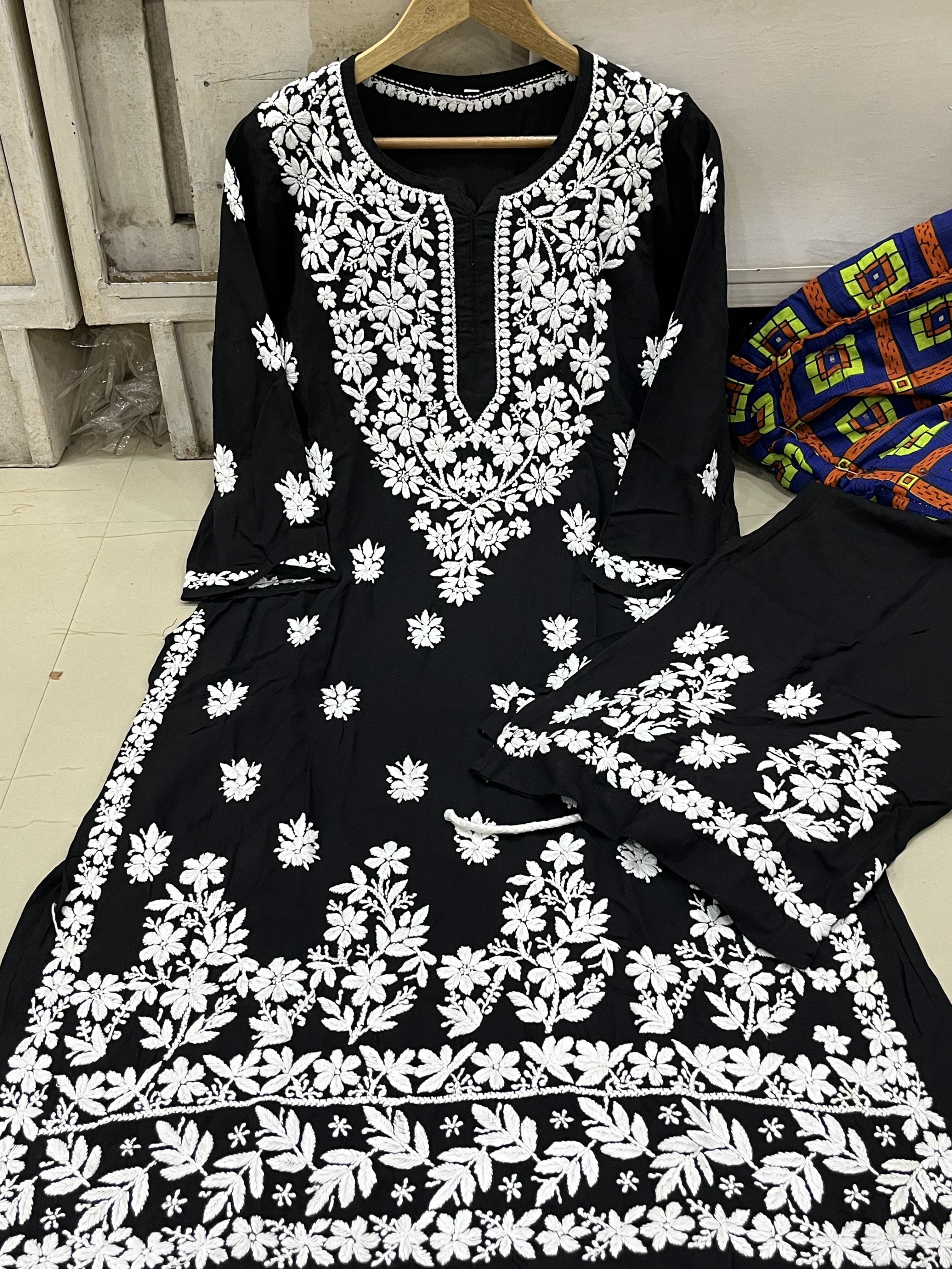 Modal 3d Set black white embroidered