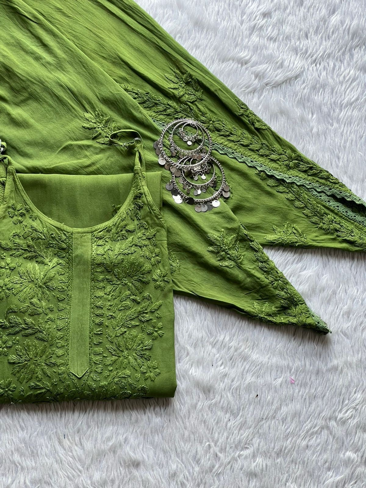 38 / green