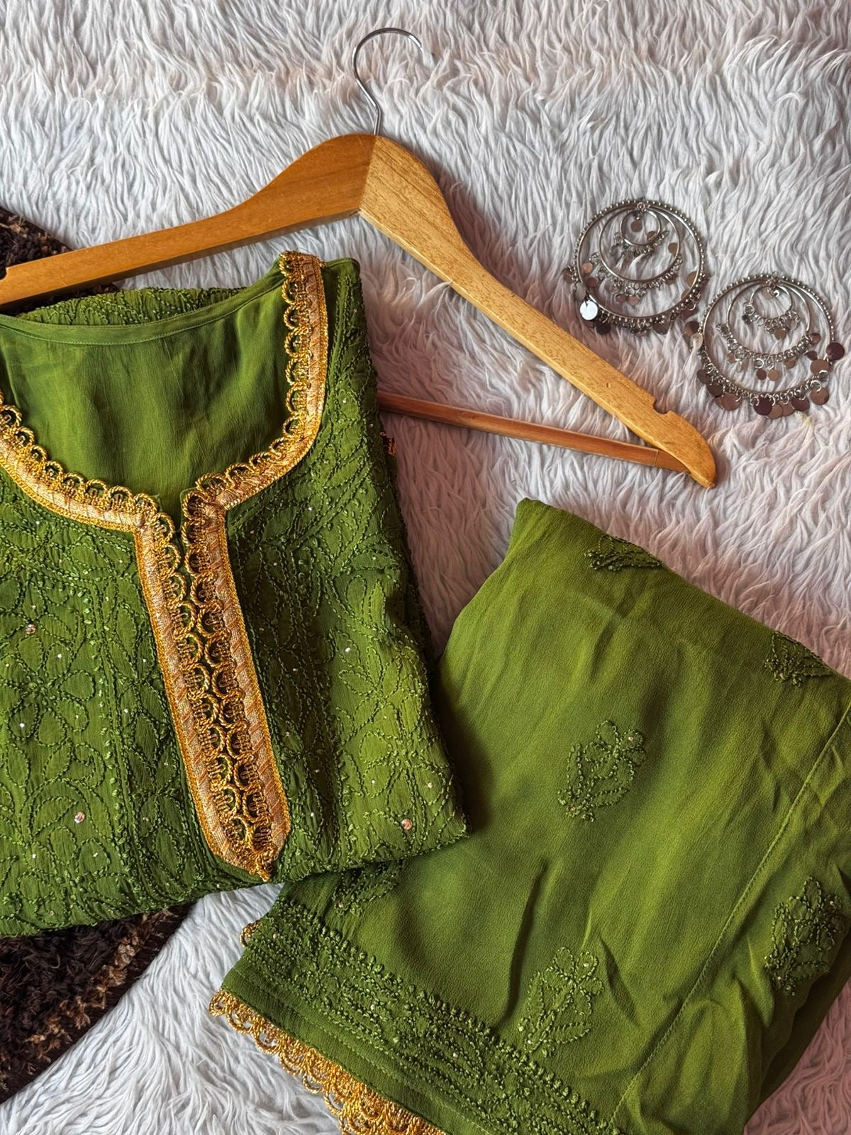 38 / green