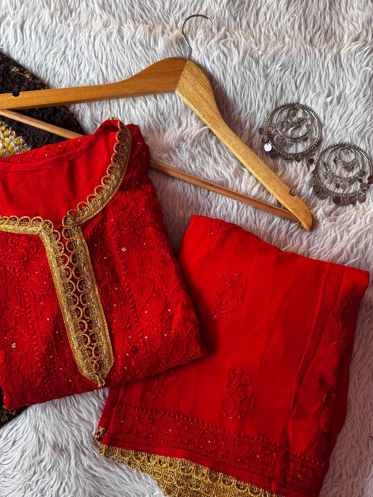 38 / red