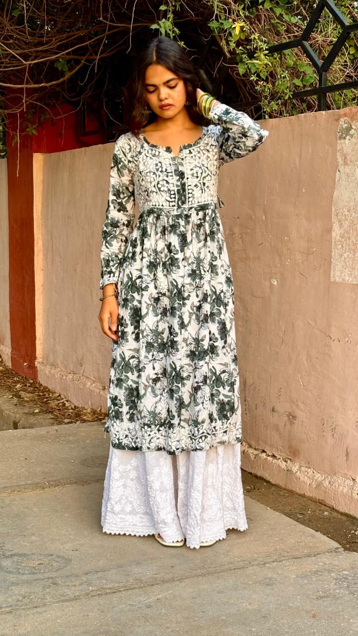 Mul Mul leaves embroidery