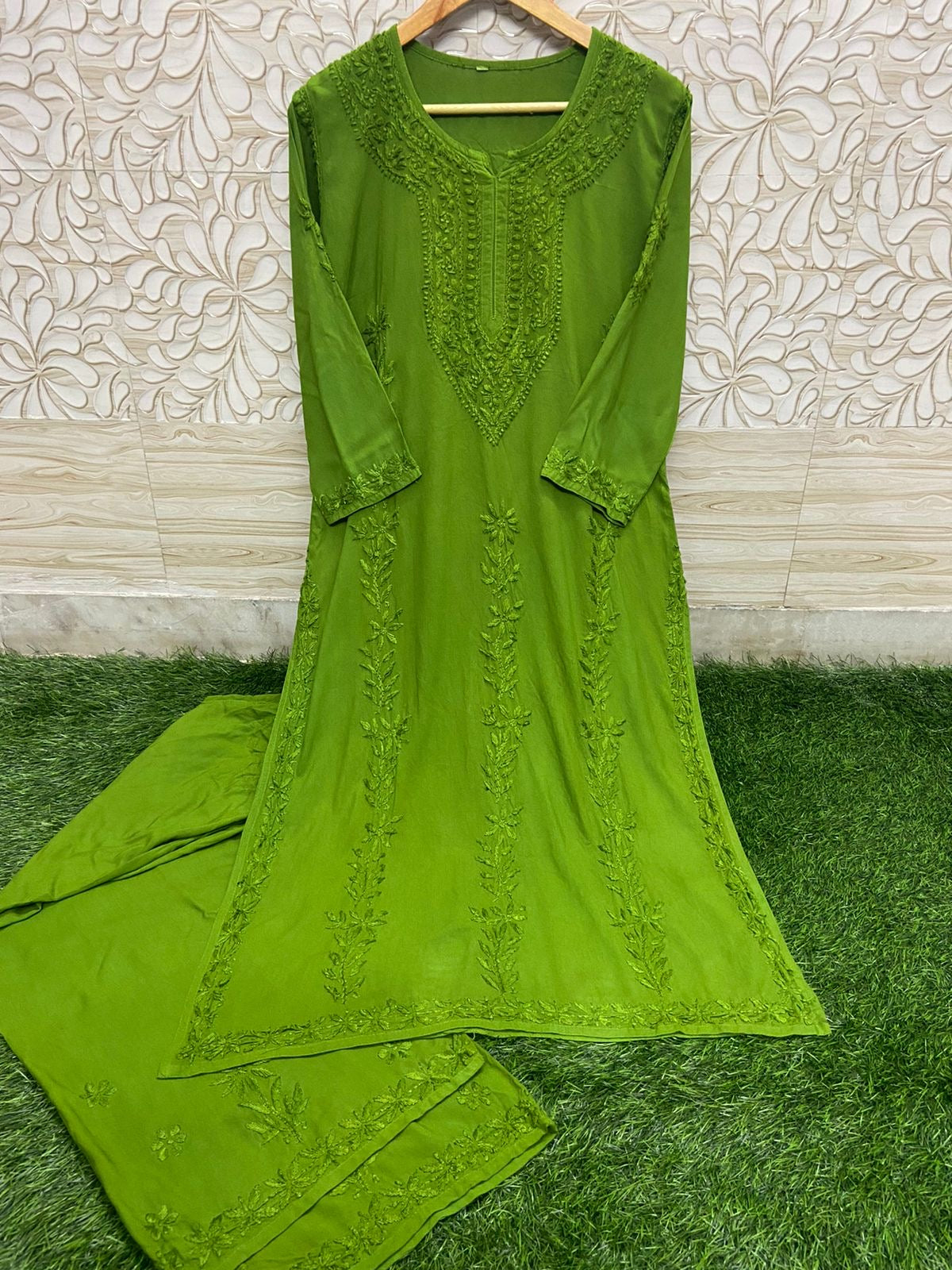 38 / green