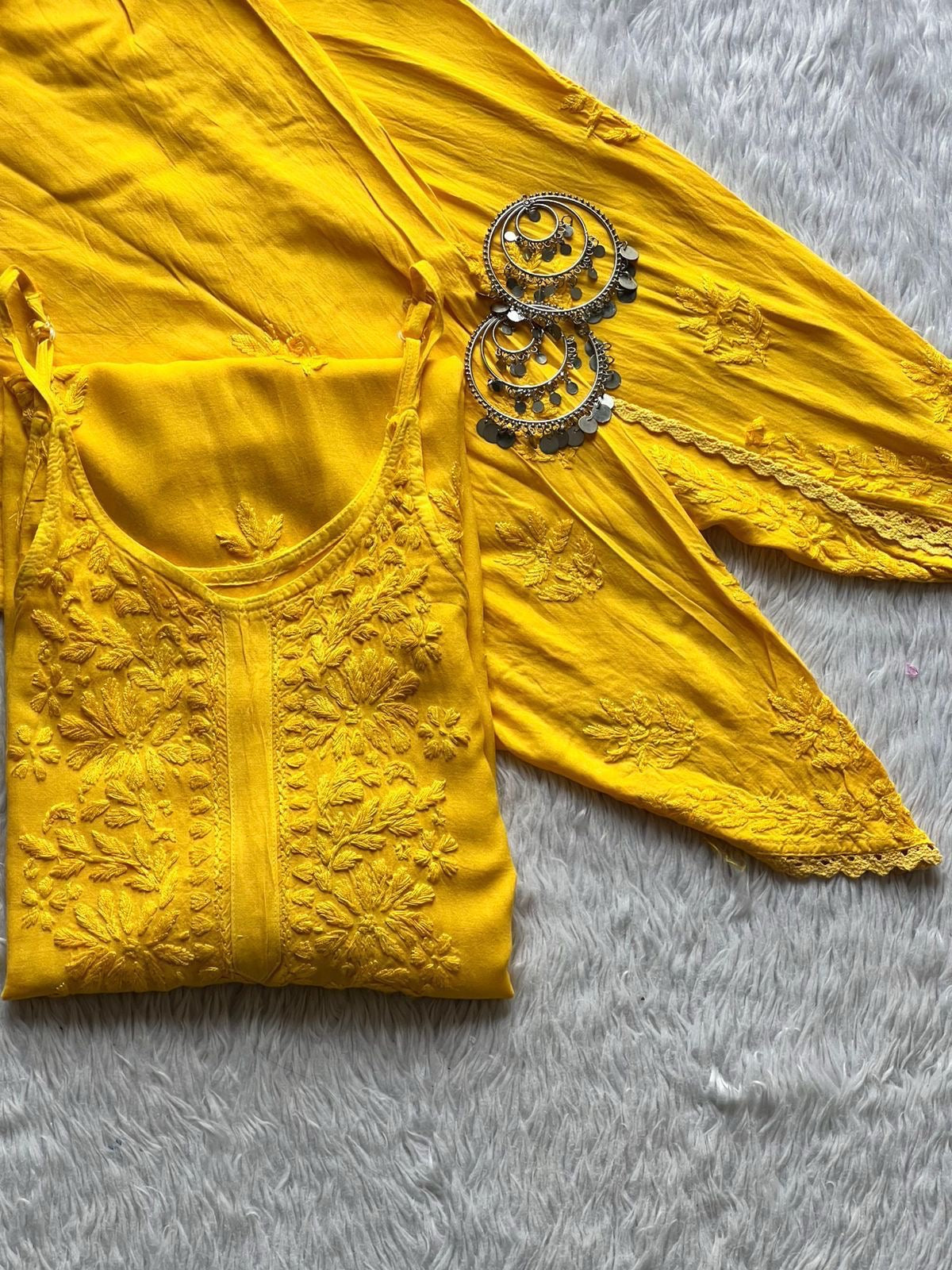 38 / yellow