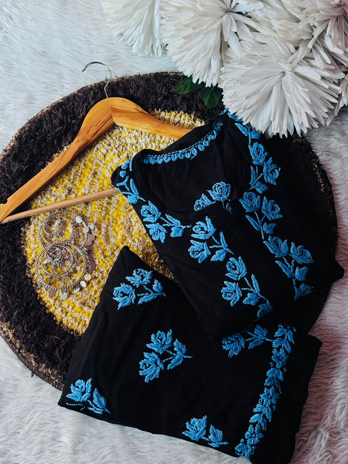 Color thread Rayon Embroidered Kurta