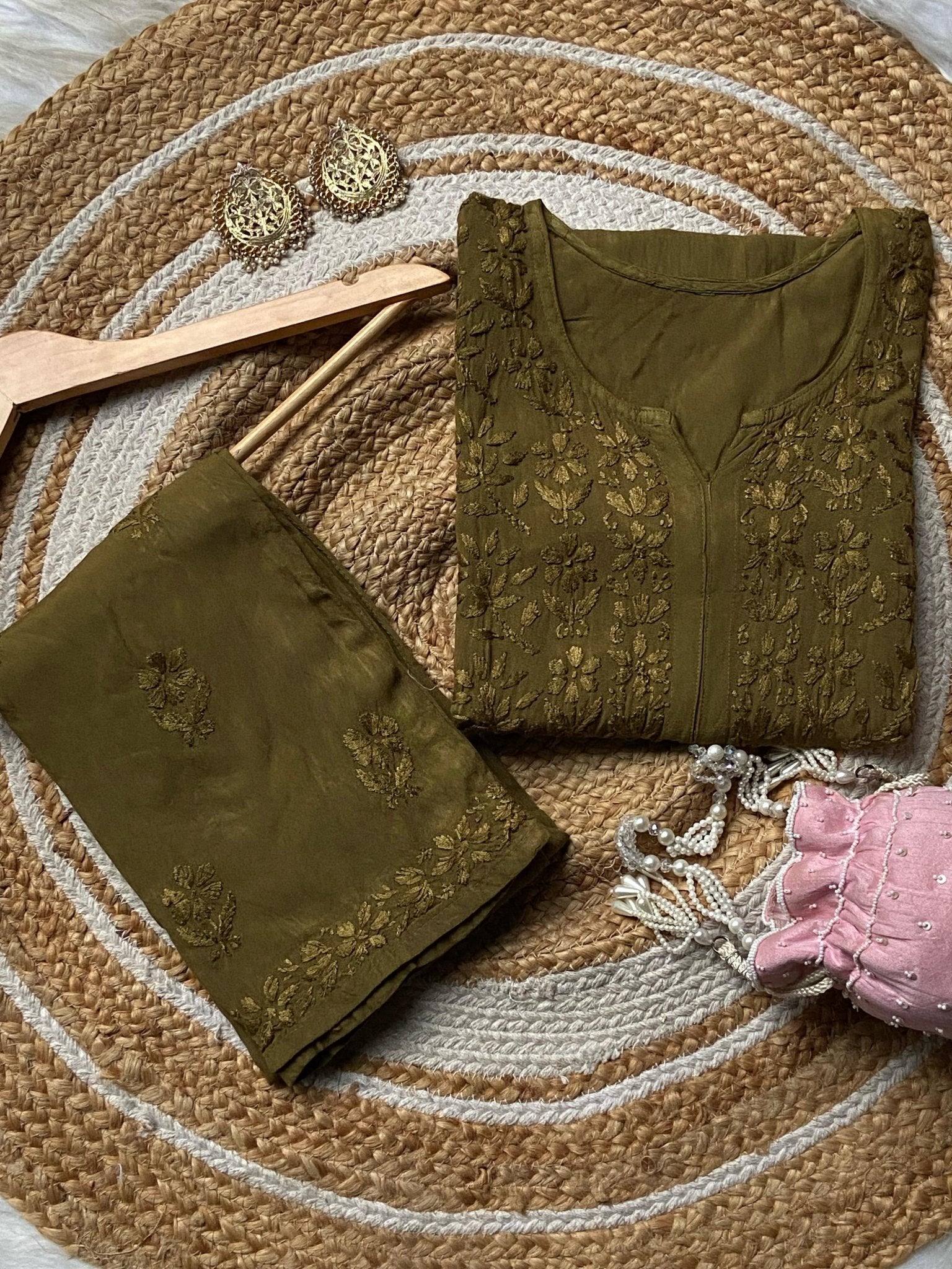 34 / mehendi green