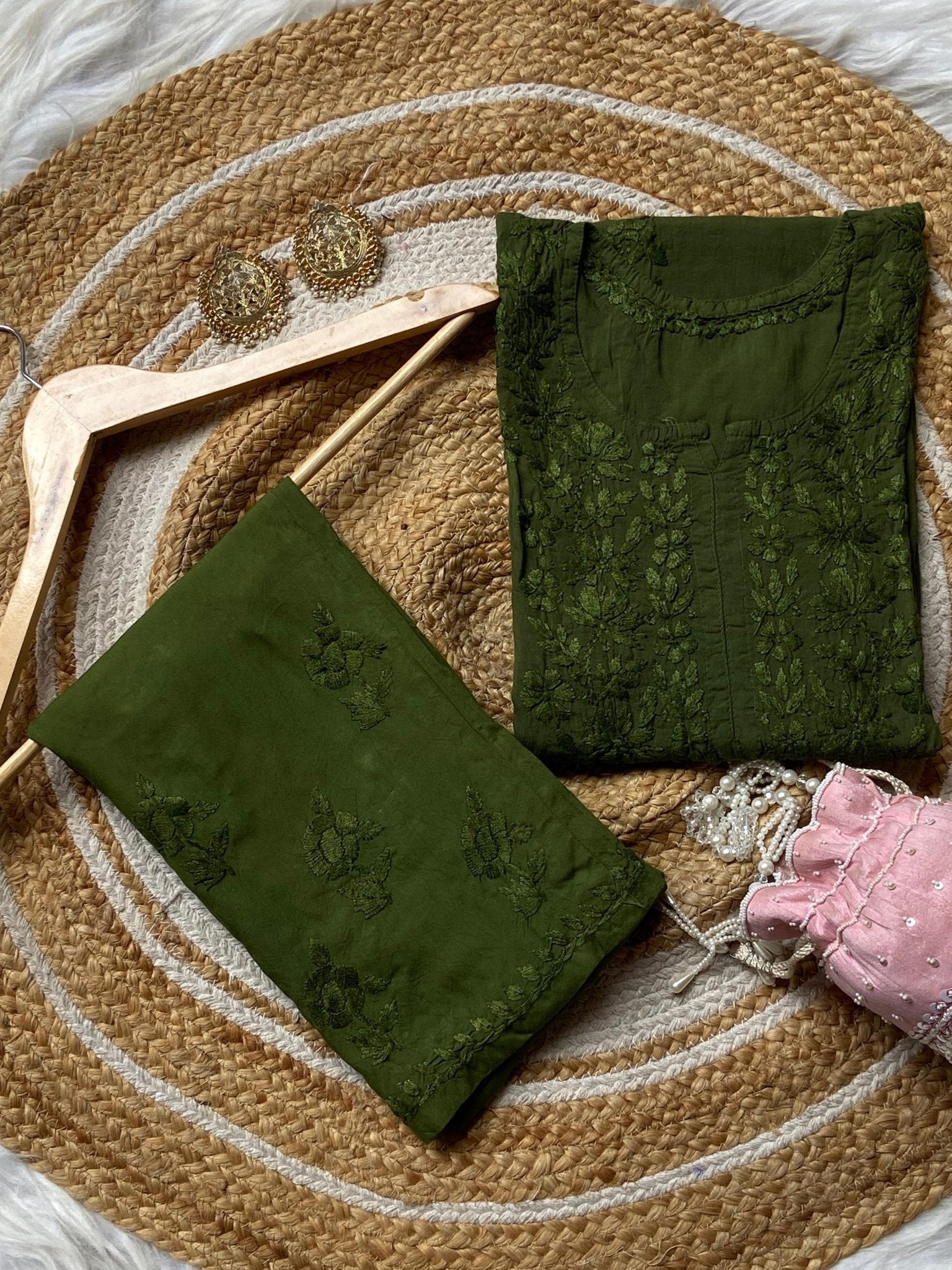38 / green