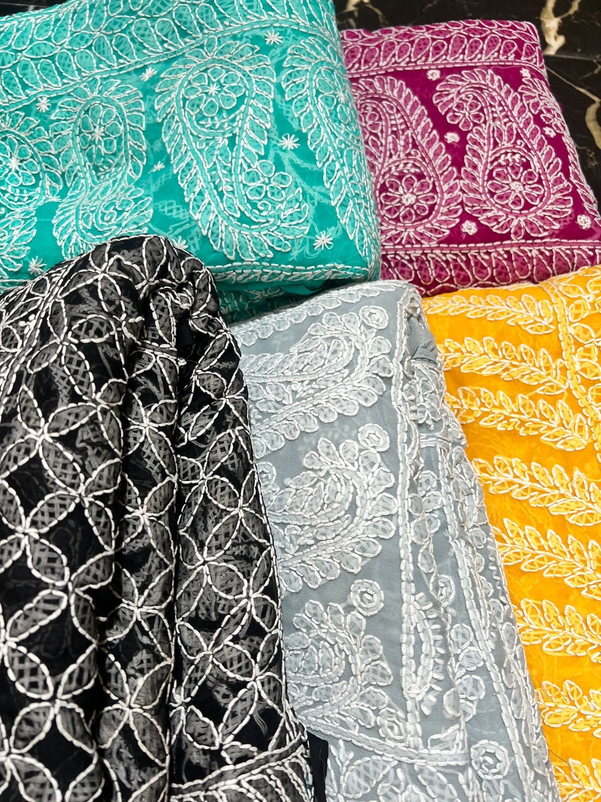 Beautiful jall Dar work with blouse Length 5.8 meters - Chikankari official