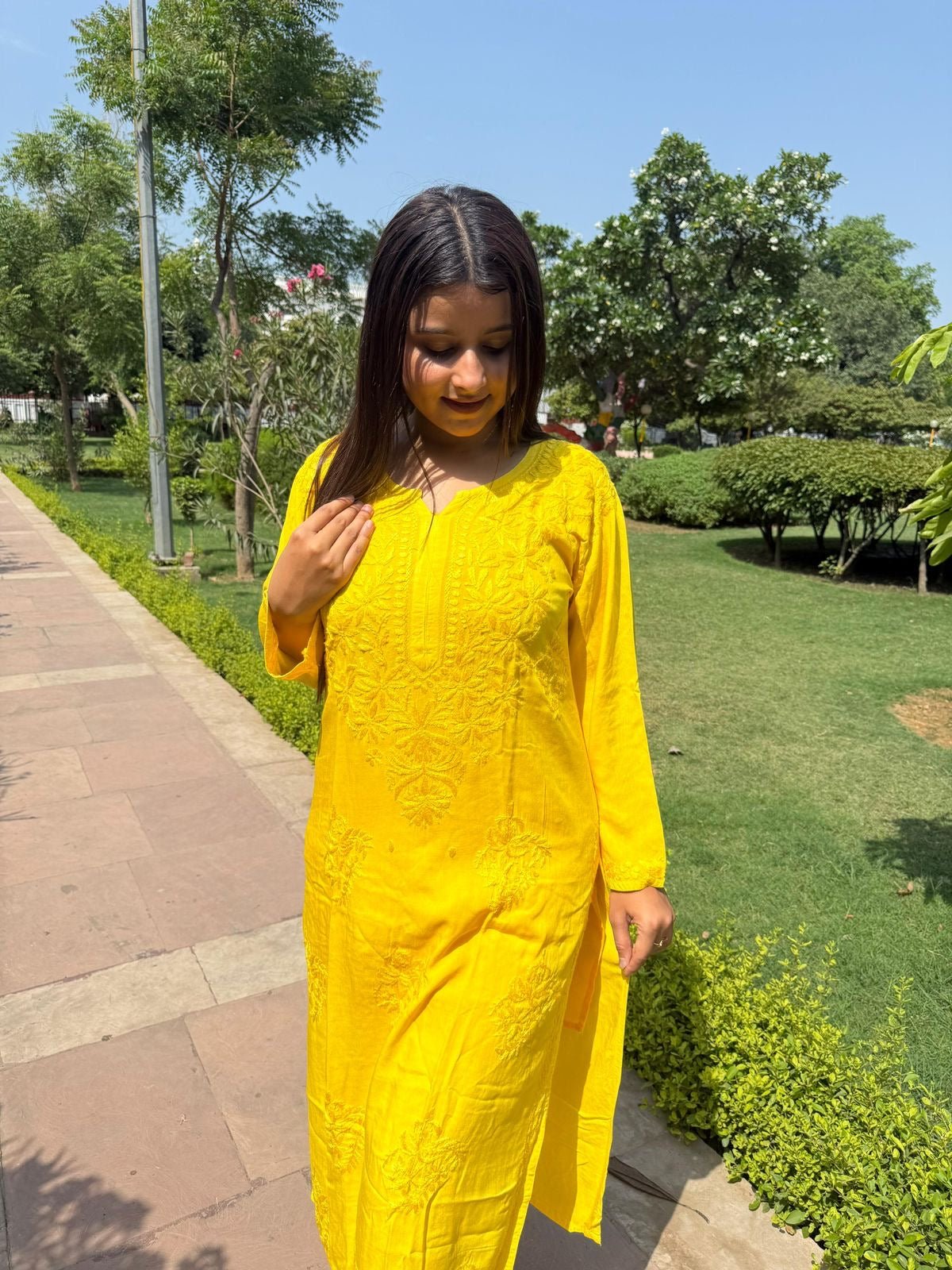 beautiful rose boota rayon kurti - Chikankari official