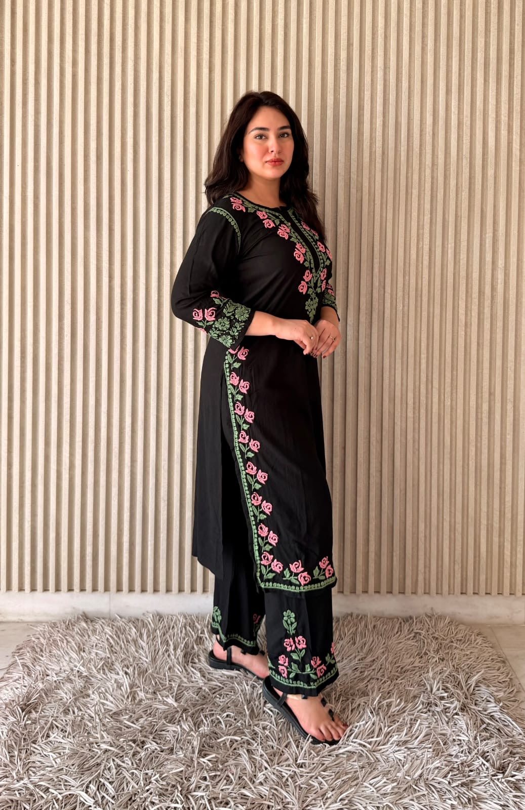 Black Multi thread Rose Kurta & Plazzo - Chikankari official