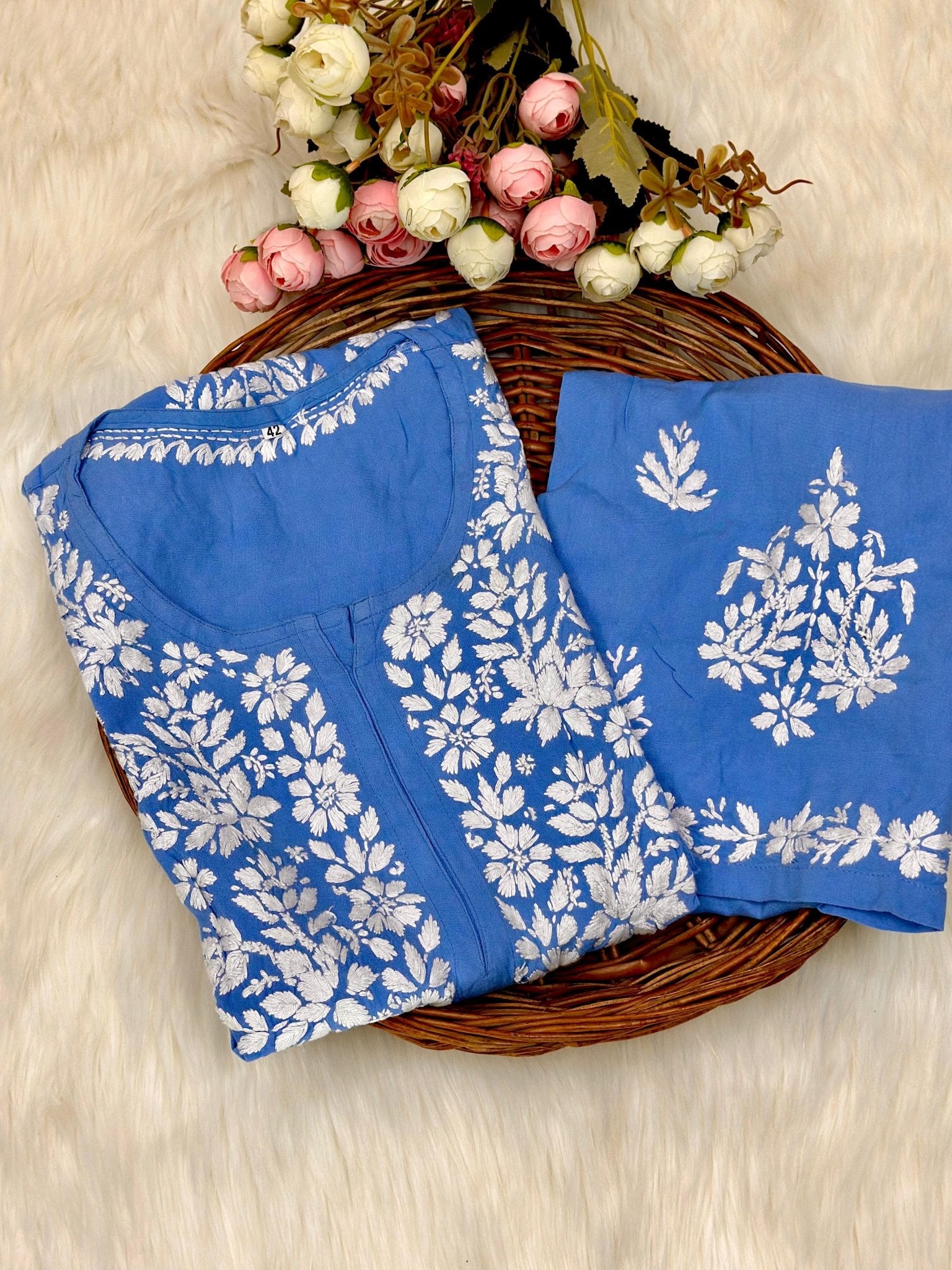 Buta embroidered Ghaspatti Kurta and plazzo - Chikankari official