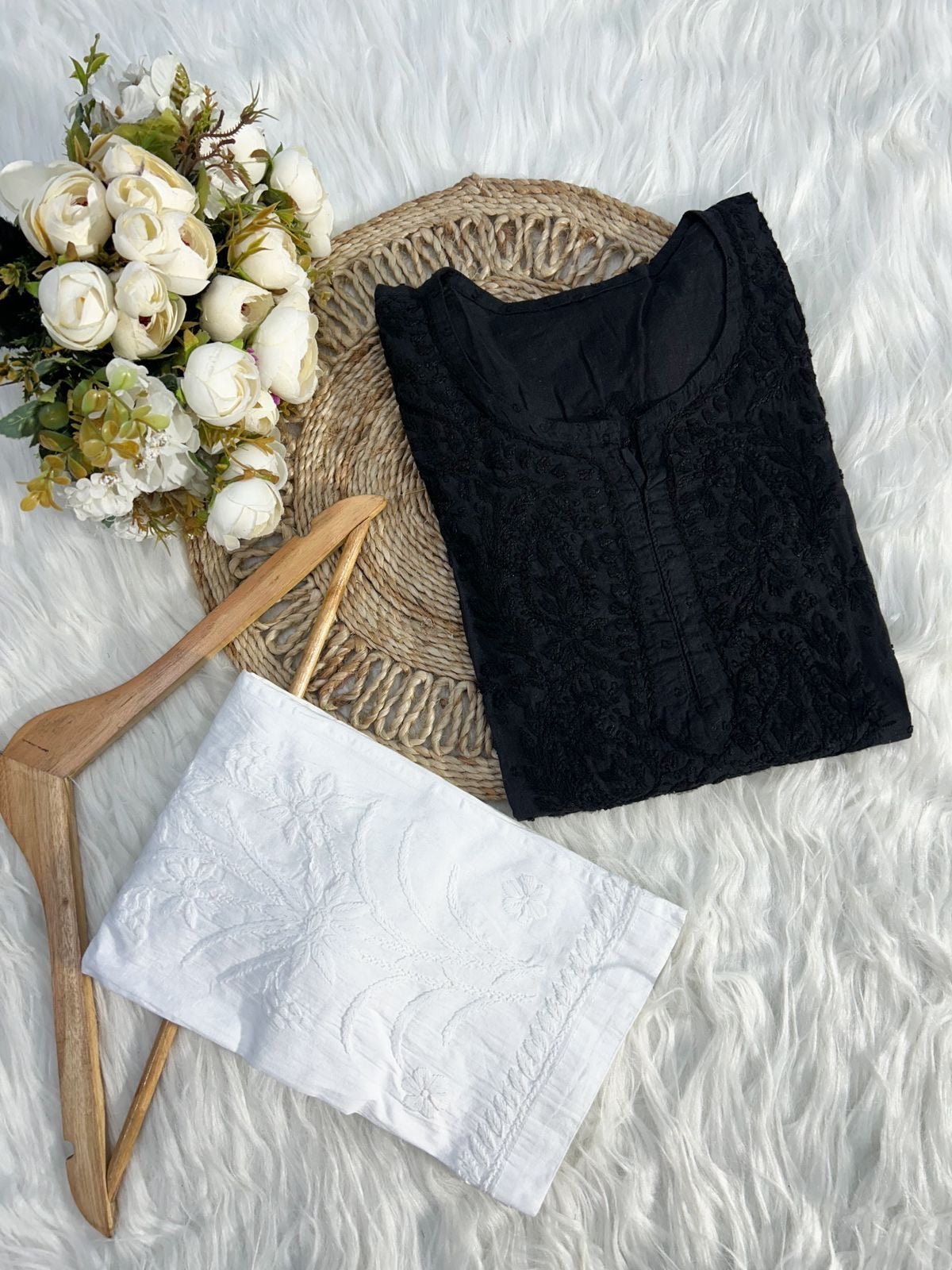 36 / black