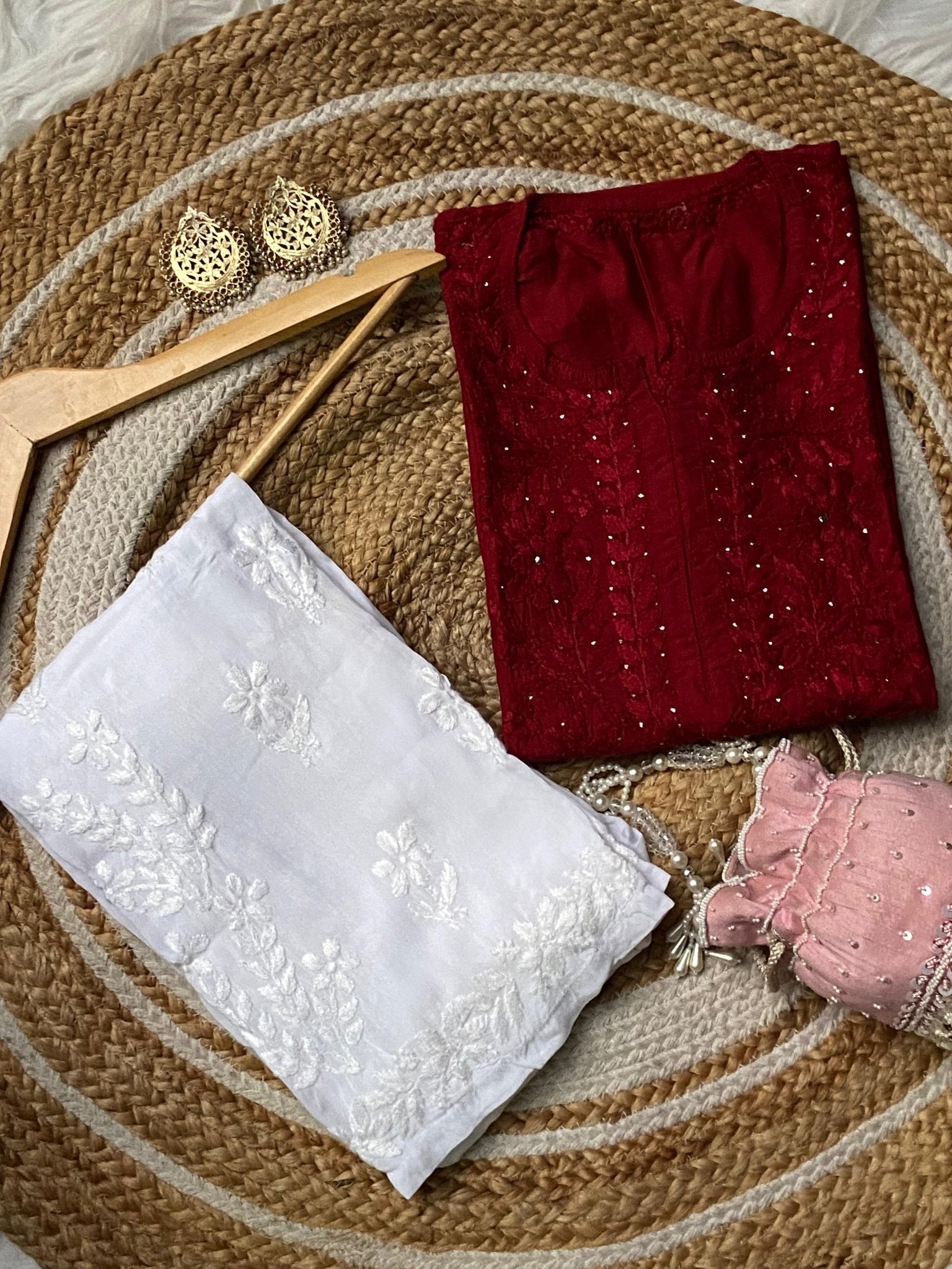 36 / maroon