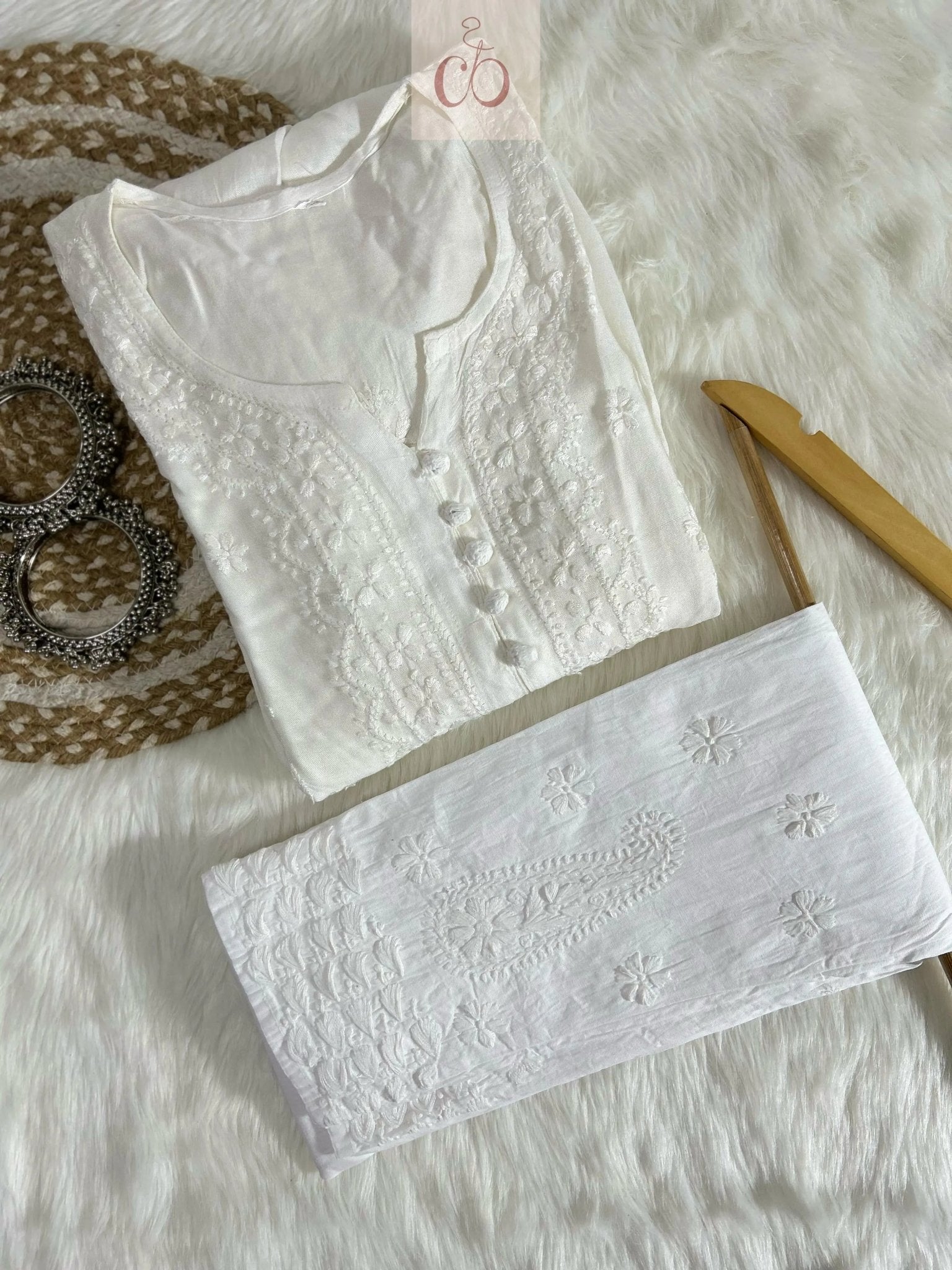 38 / white