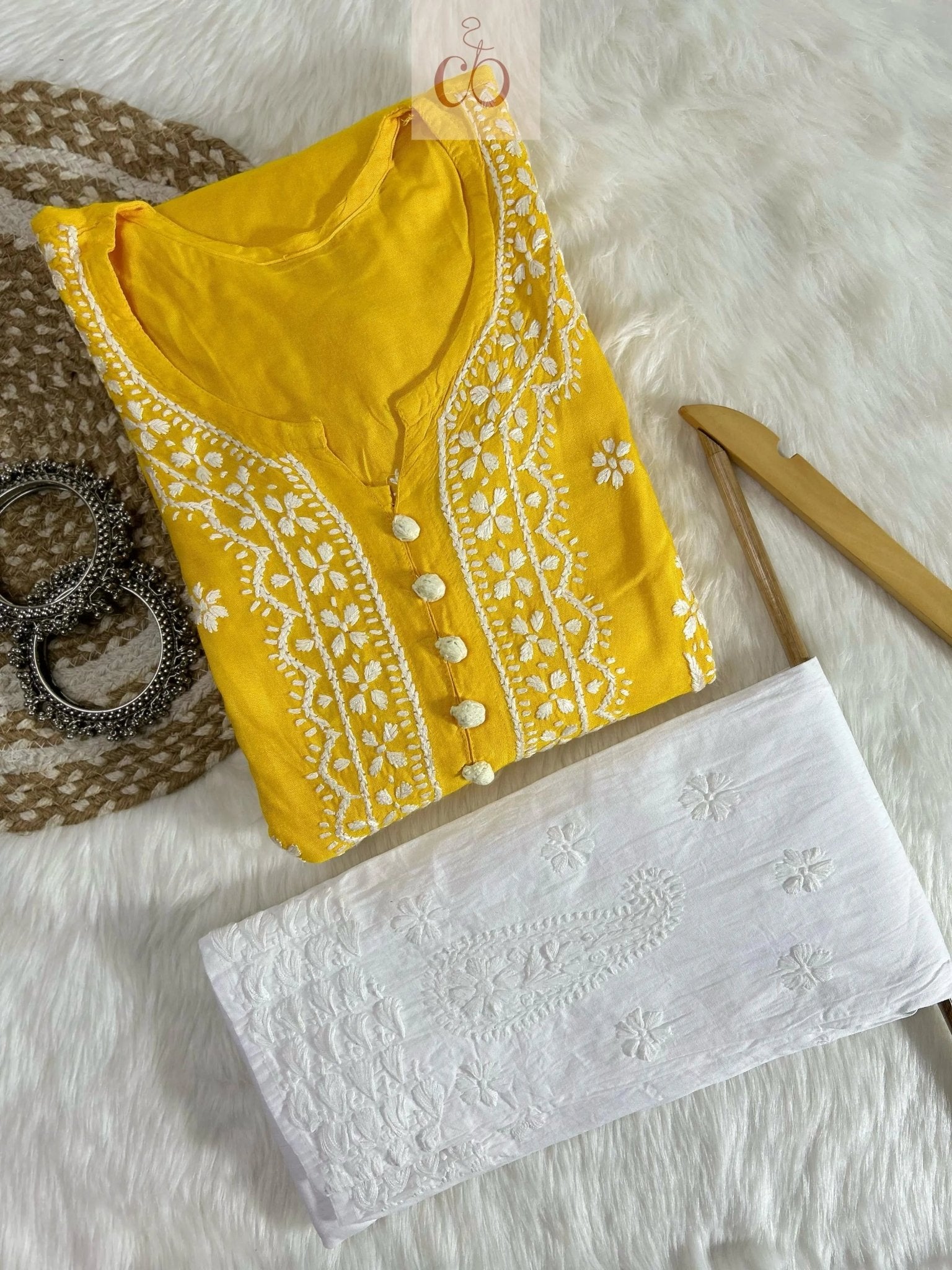 38 / yellow