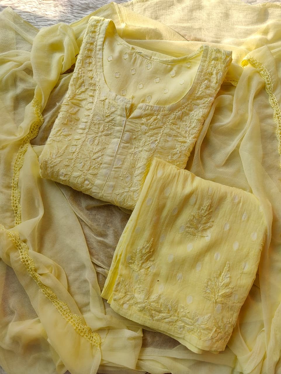 38 / yellow