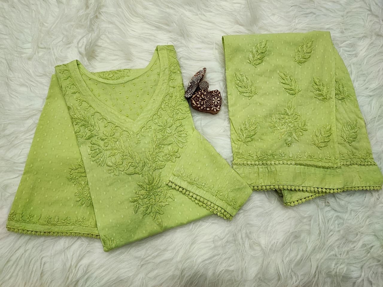 Fancy Comfortable Kureshiya 3d work Set - Chikankari official