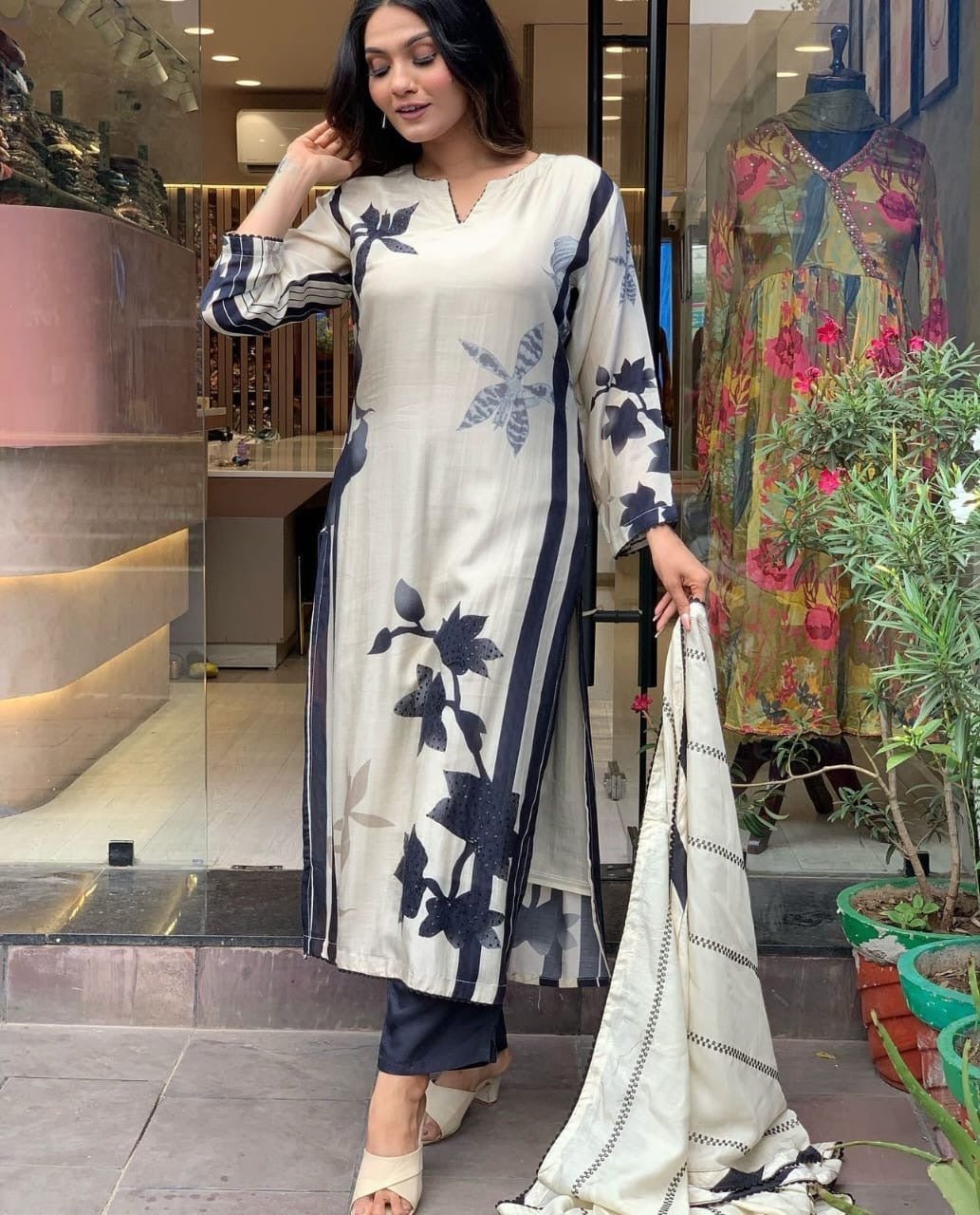 Featuring Fully Elegant Pure Muslin Suit Set Which is Beautifully Decorated With Beautiful Flower - Chikankari official