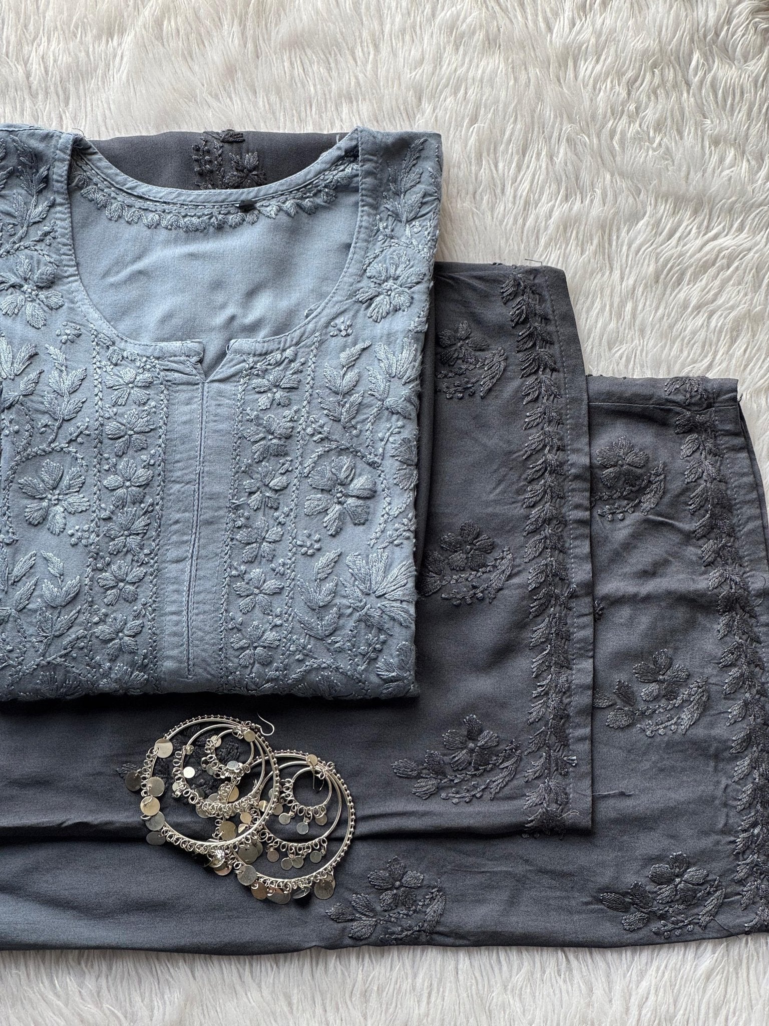 38 / grey