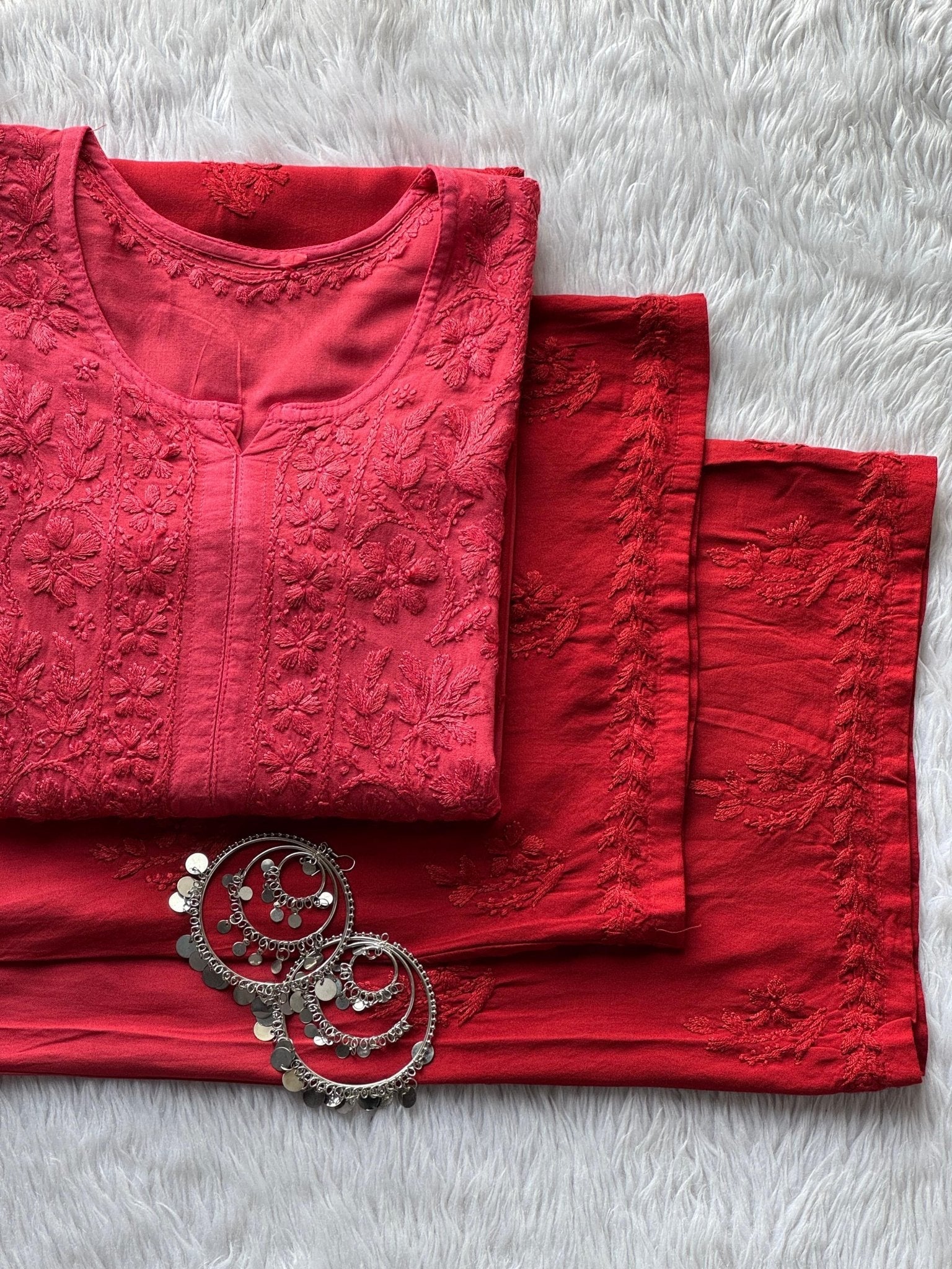 38 / red