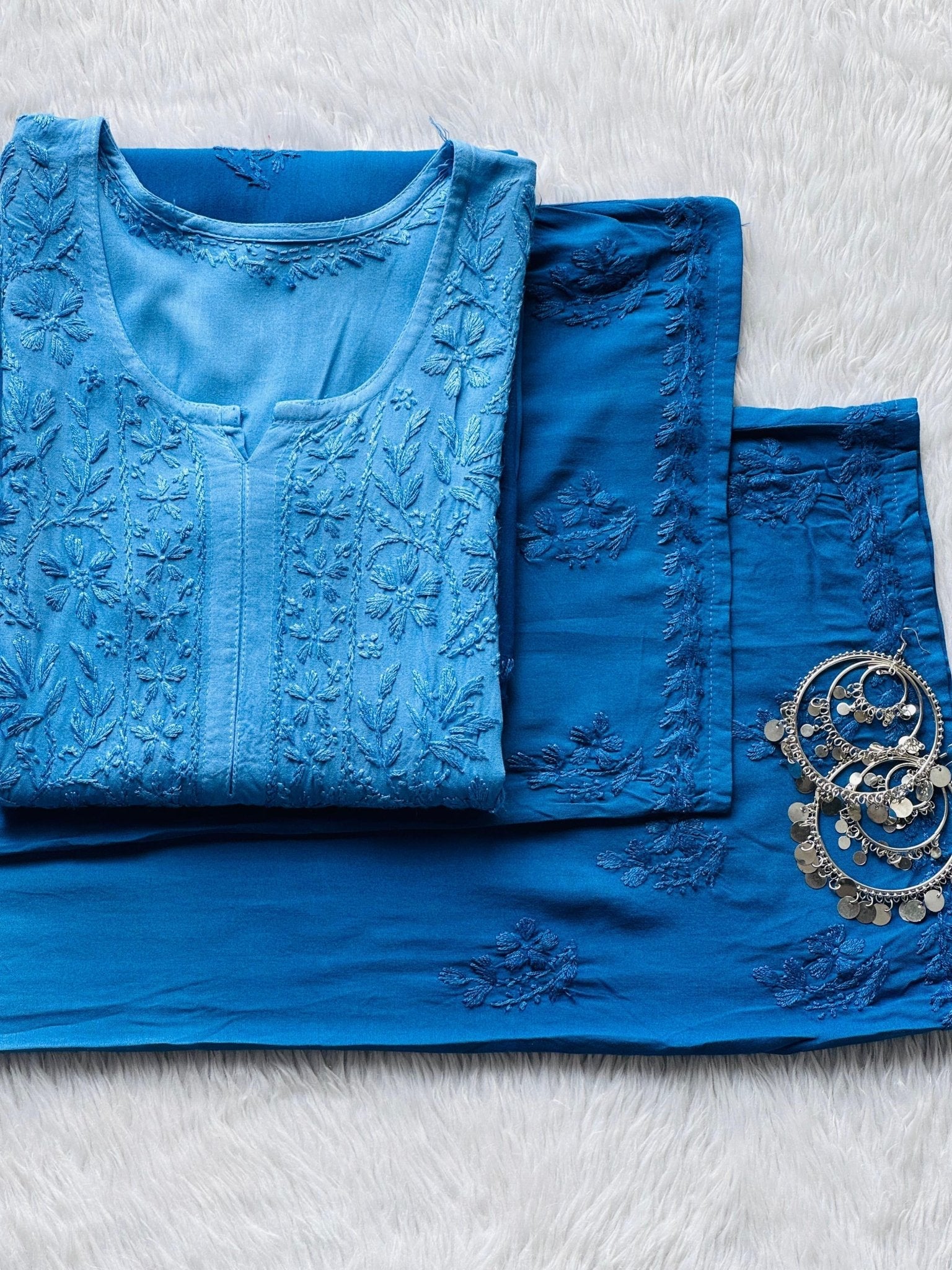 38 / blue