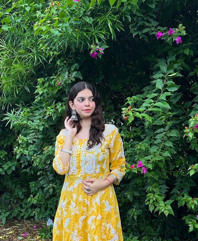 38 / yellow