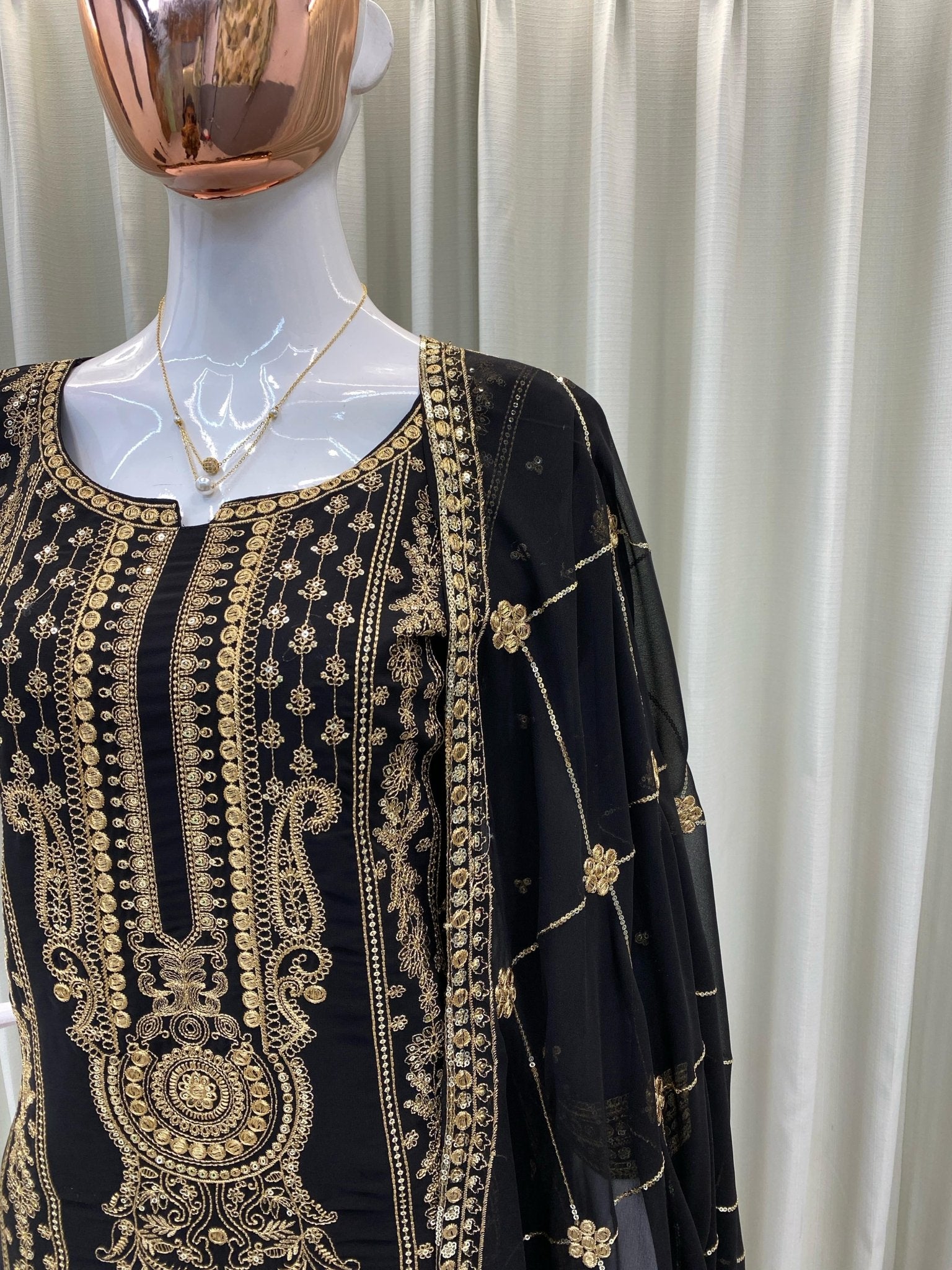 Hania Amir’s 3pc Faux Georgette Set - Chikankari official
