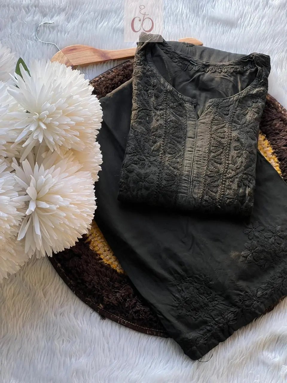 34 / Black