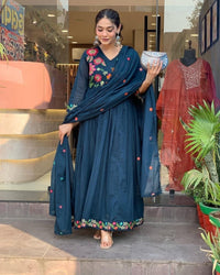 Heavy Embroidery party wear 3pc Suit - Chikankari official