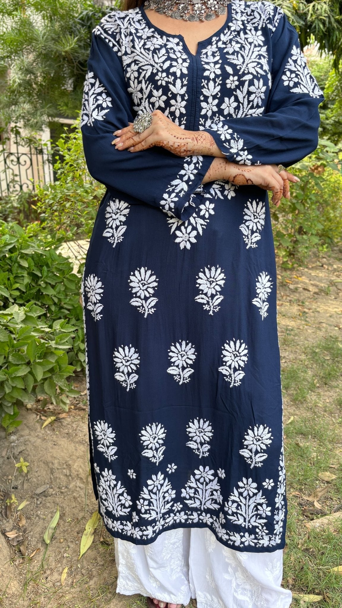 Heavy Modal Kurta with Flower buti - Chikankari official