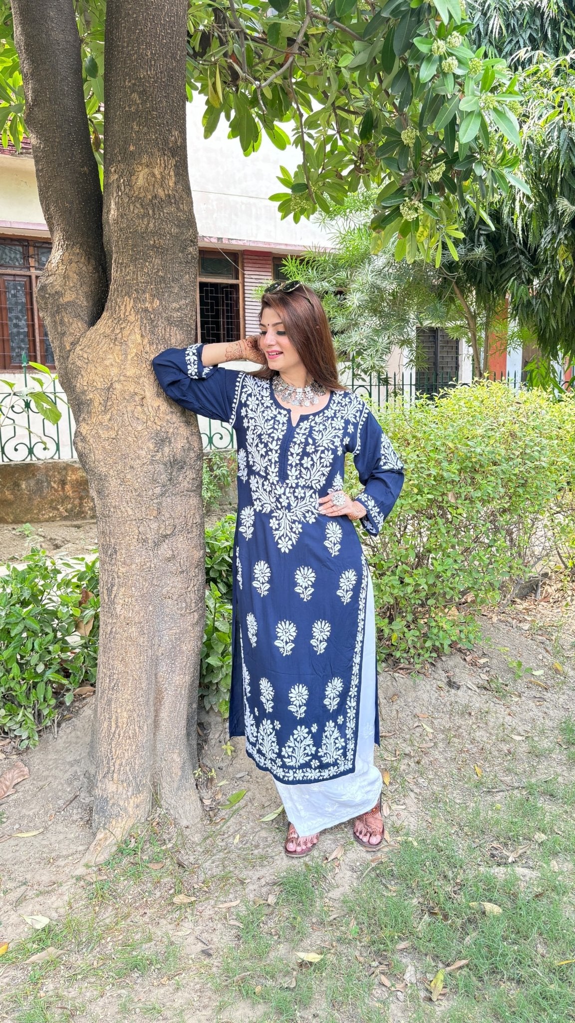Heavy Modal Kurta with Flower buti - Chikankari official
