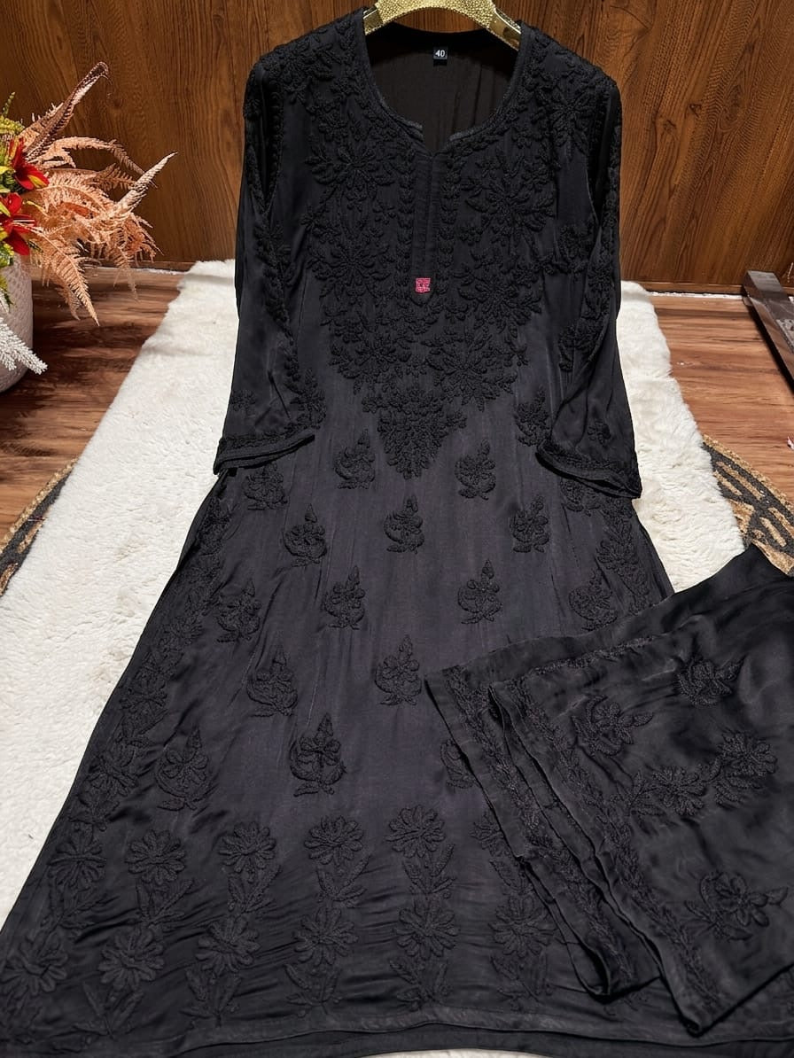 36 / black