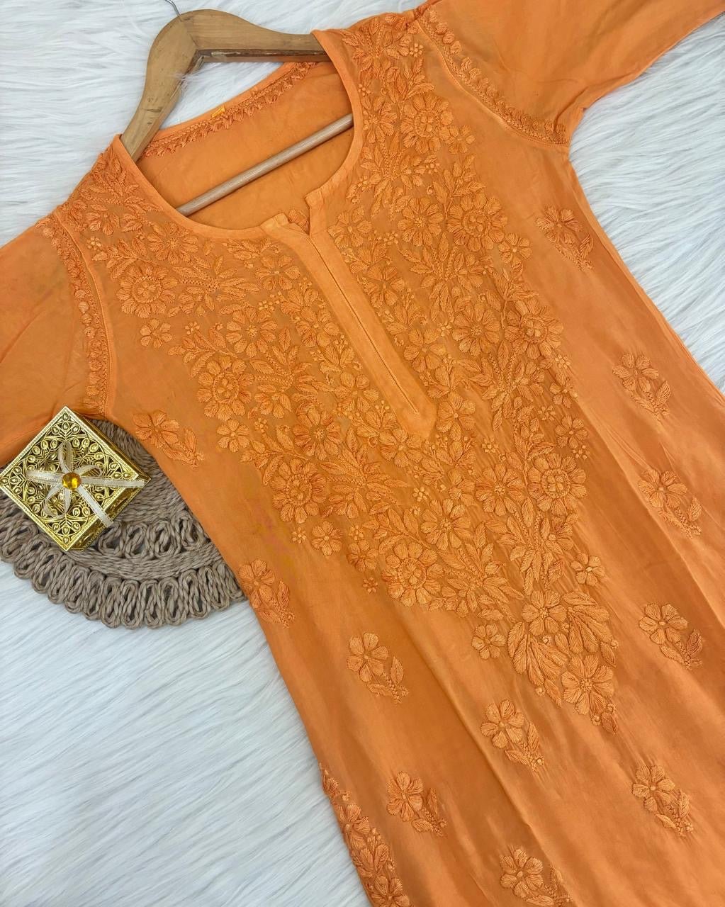 34 / orange