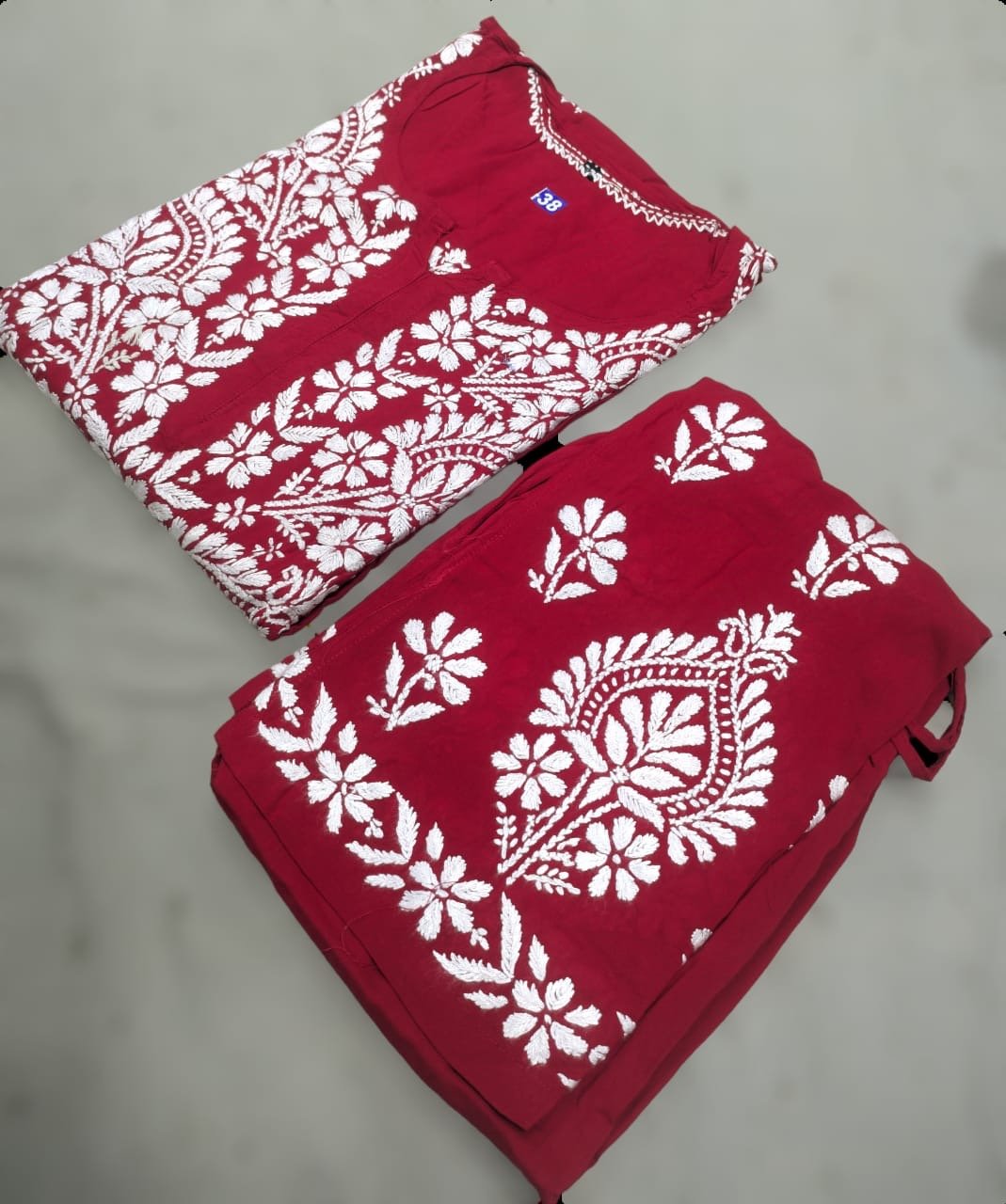 38 / red