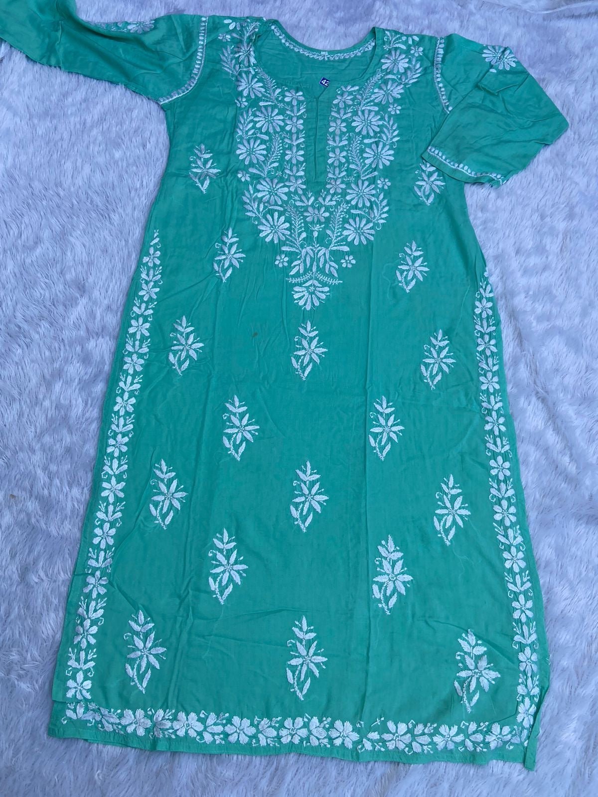 Hoor chikan modal kurta - Chikankari official