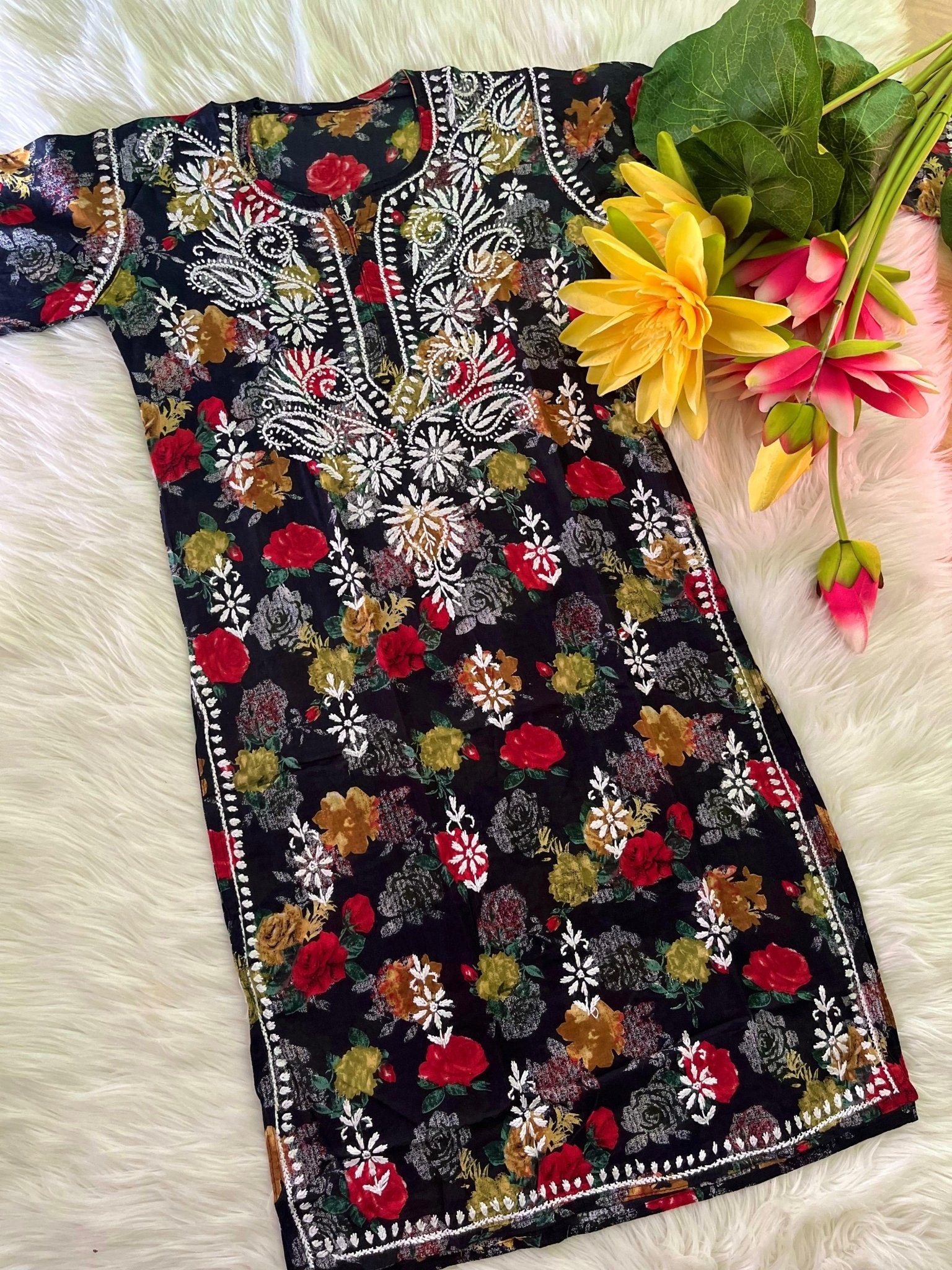 Judwa Buy 1 Get 1 Free Mul Floral Kurtas - Chikankari official