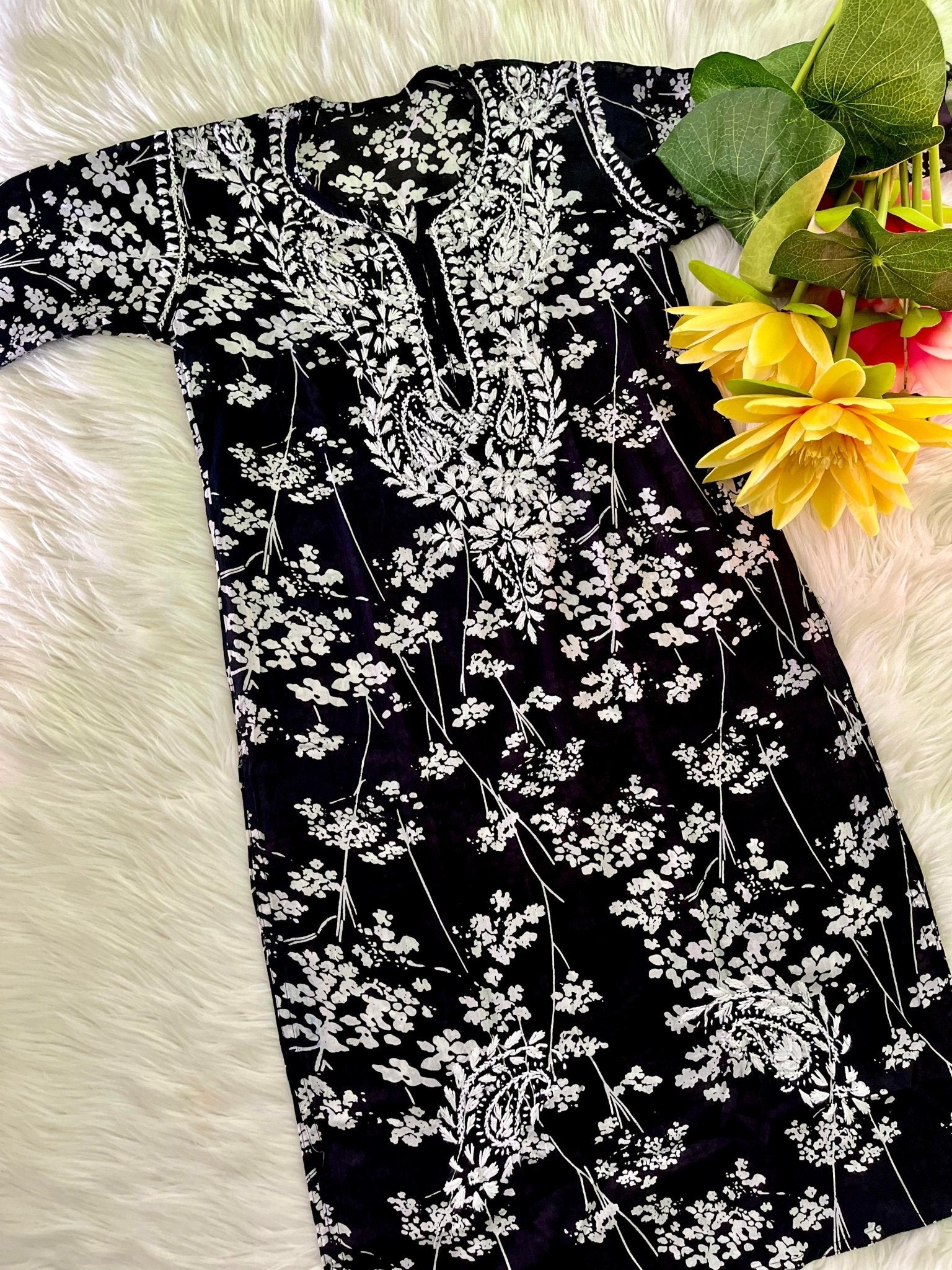 Judwa Buy 1 Get 1 Free Mul Floral Kurtas - Chikankari official