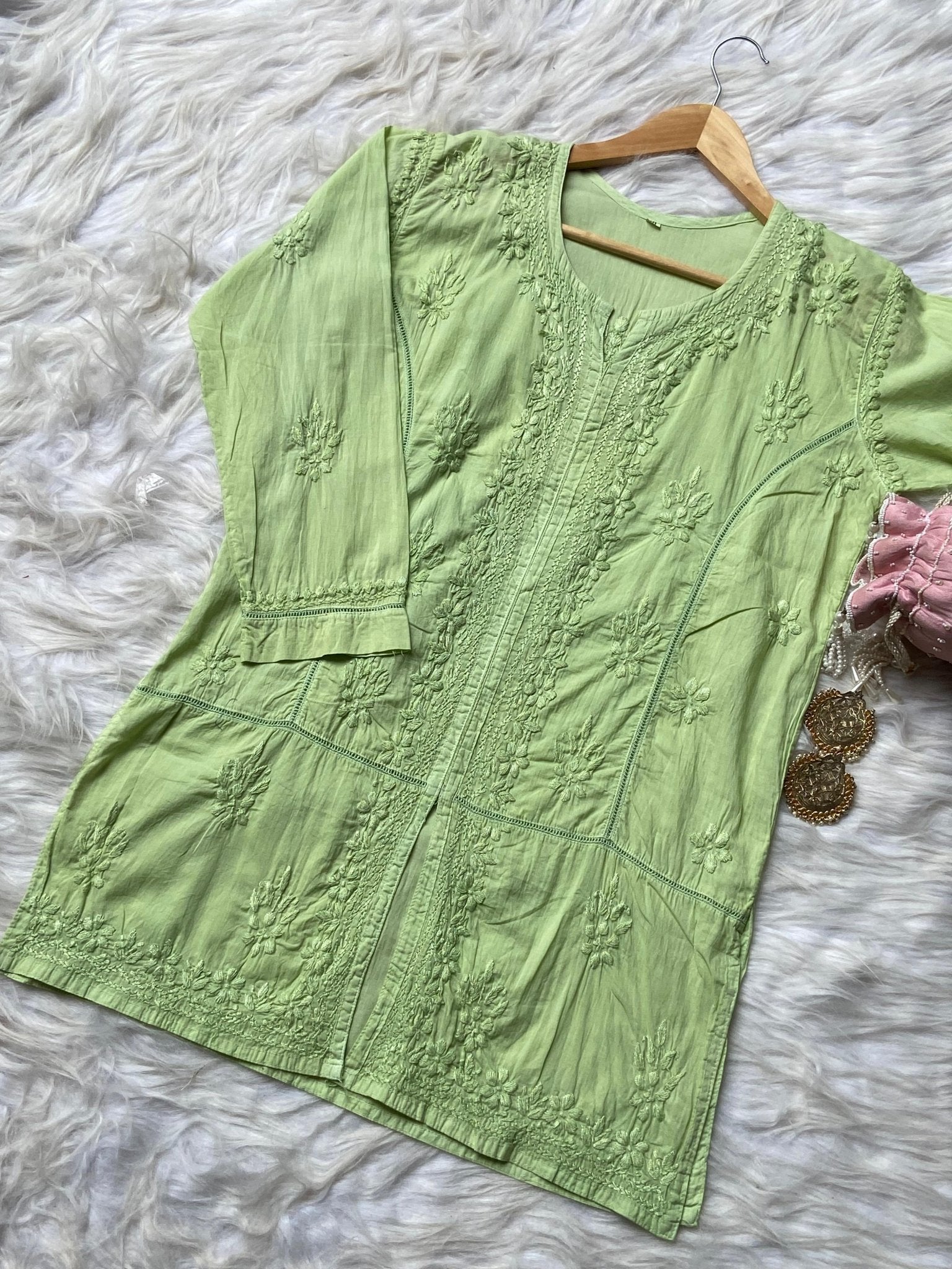 38 / green