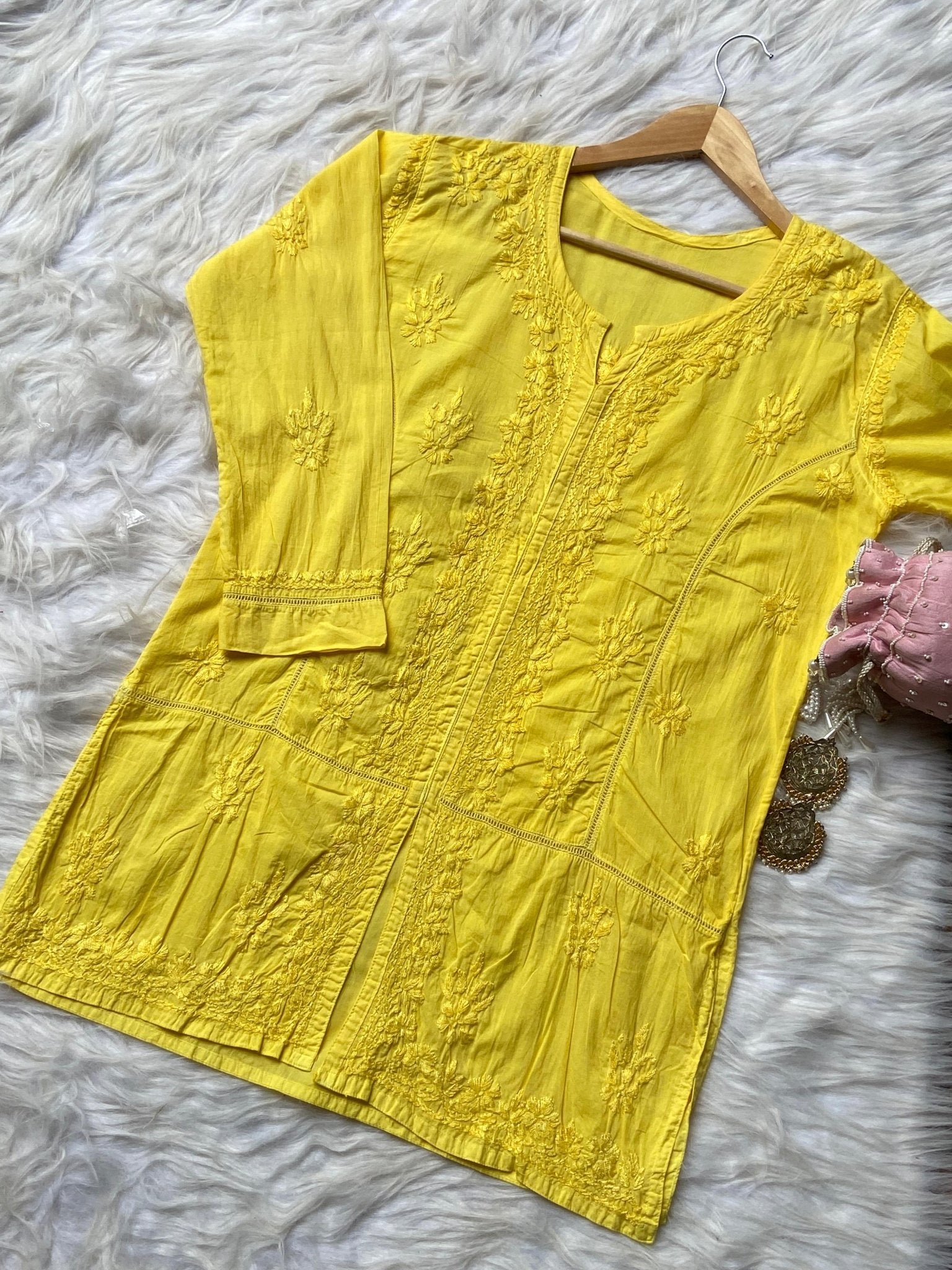 38 / yellow