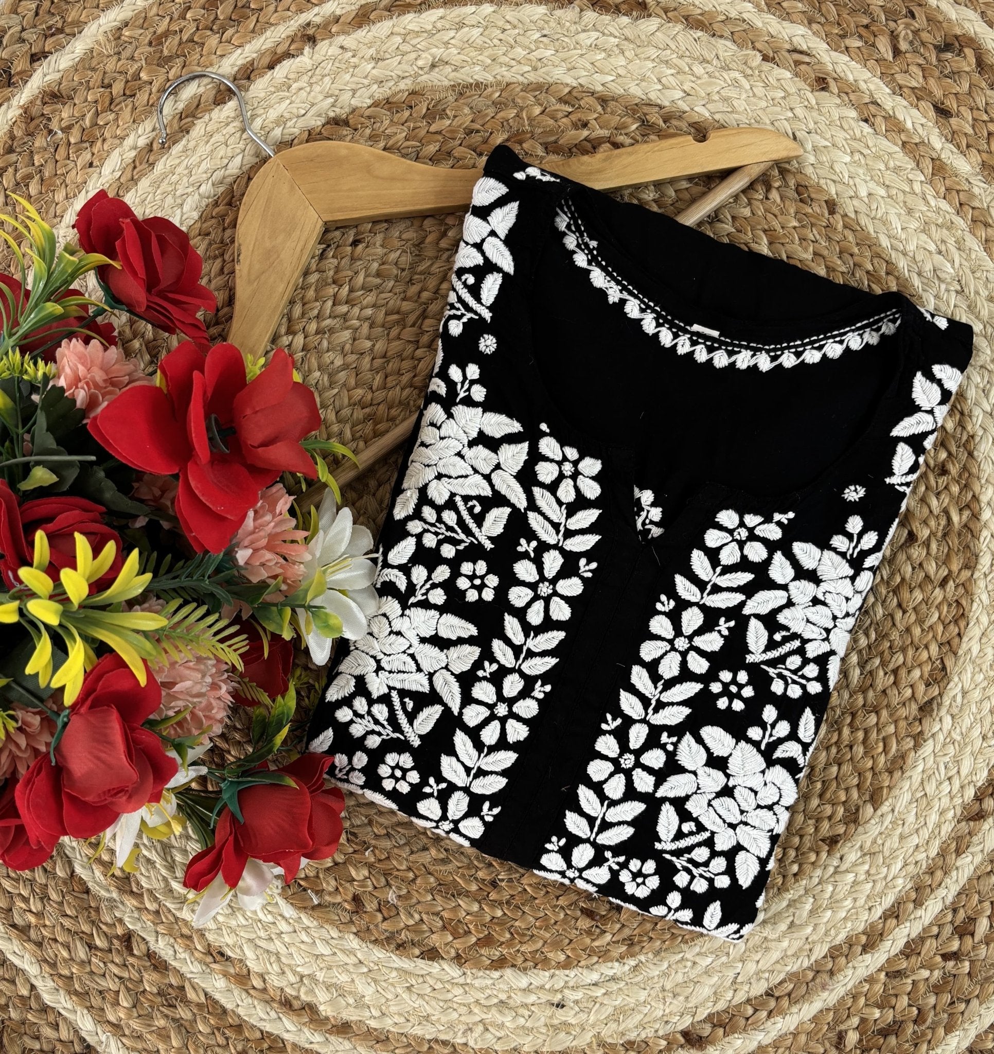 Lucknowi Chikankari Polister Thread Beautiful Ghas Patti Hand Modal Kurti - Chikankari official