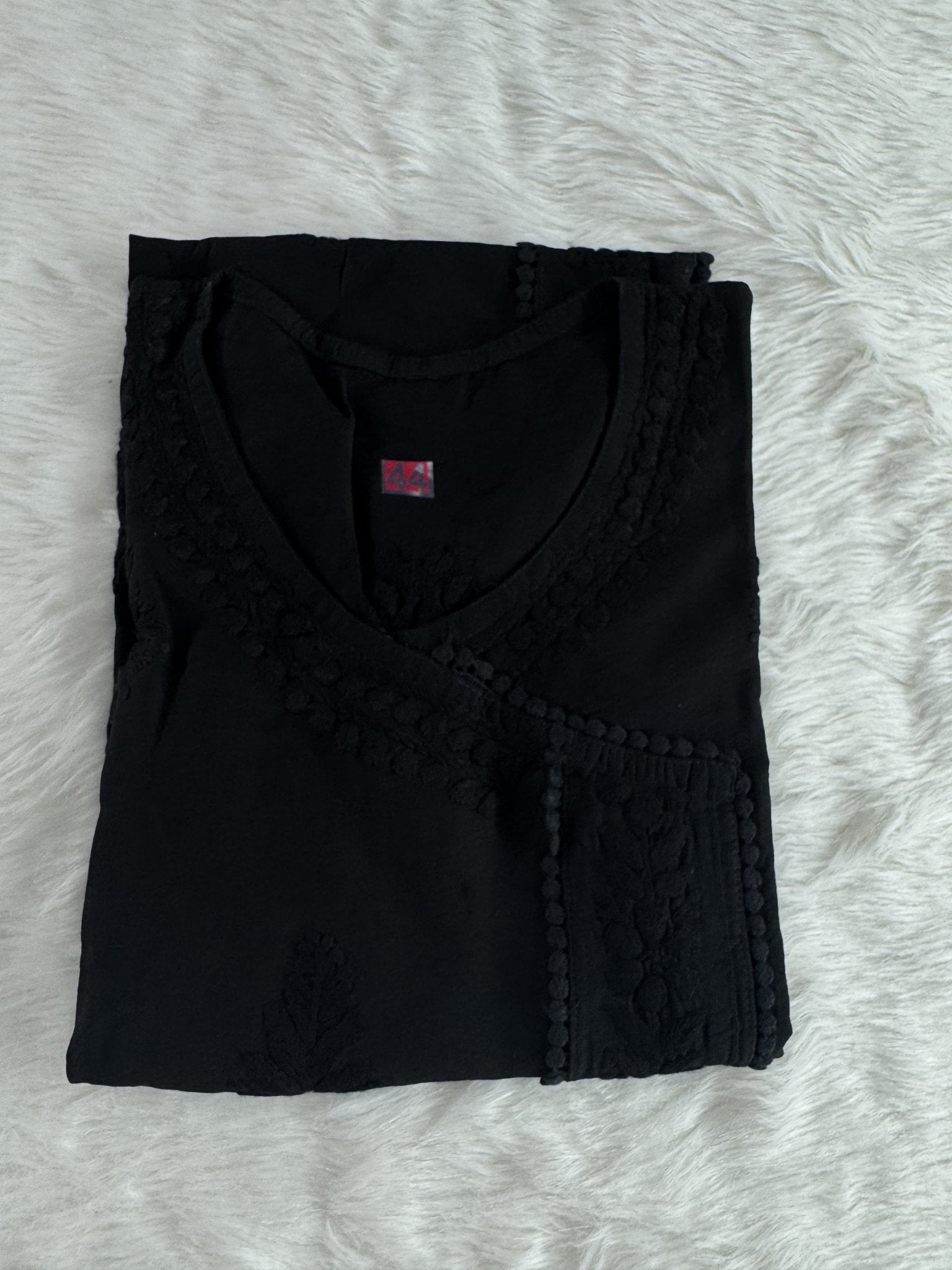 38 / black