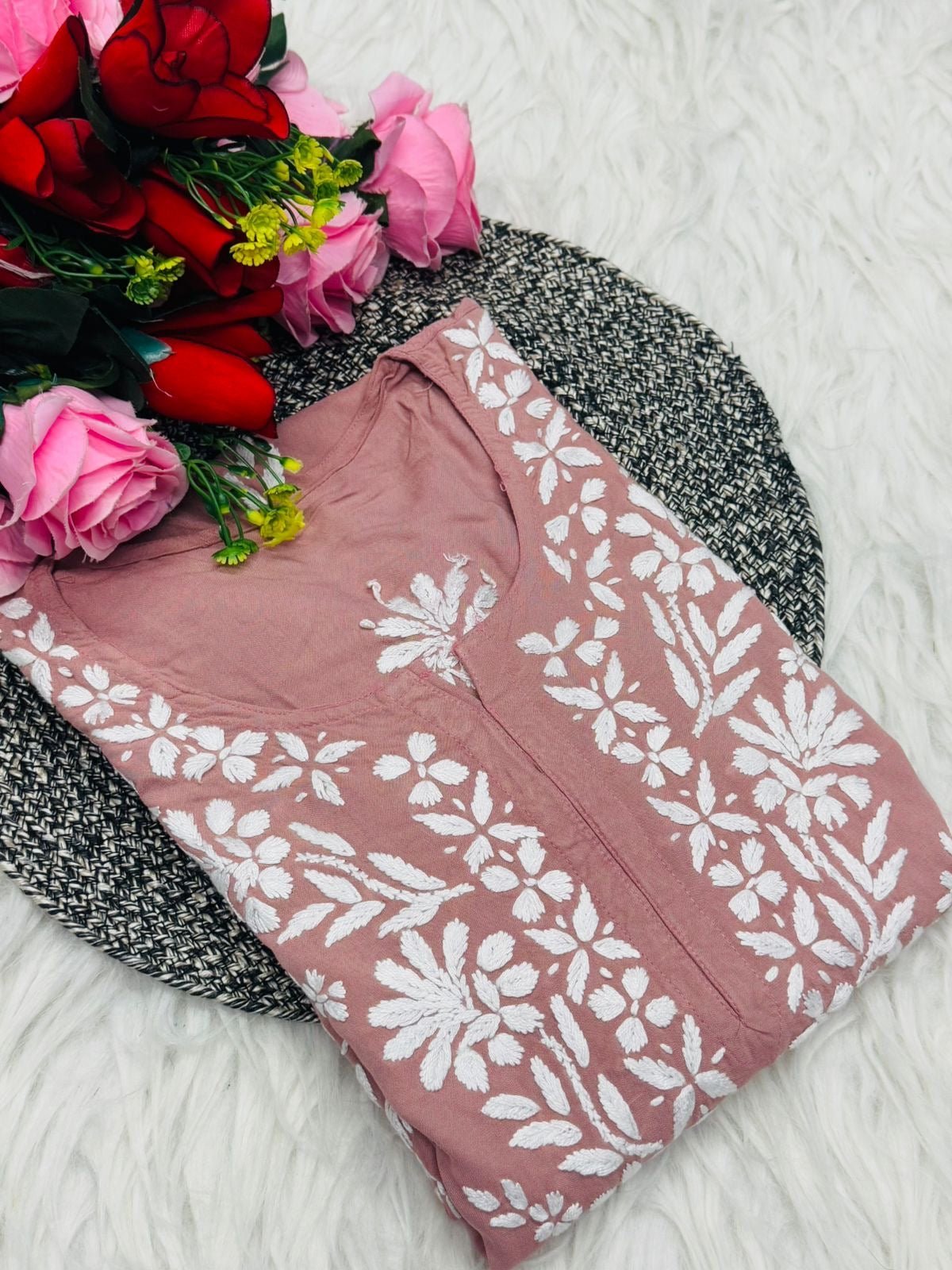Modal Beautiful Lucknowi Kurti - Chikankari official