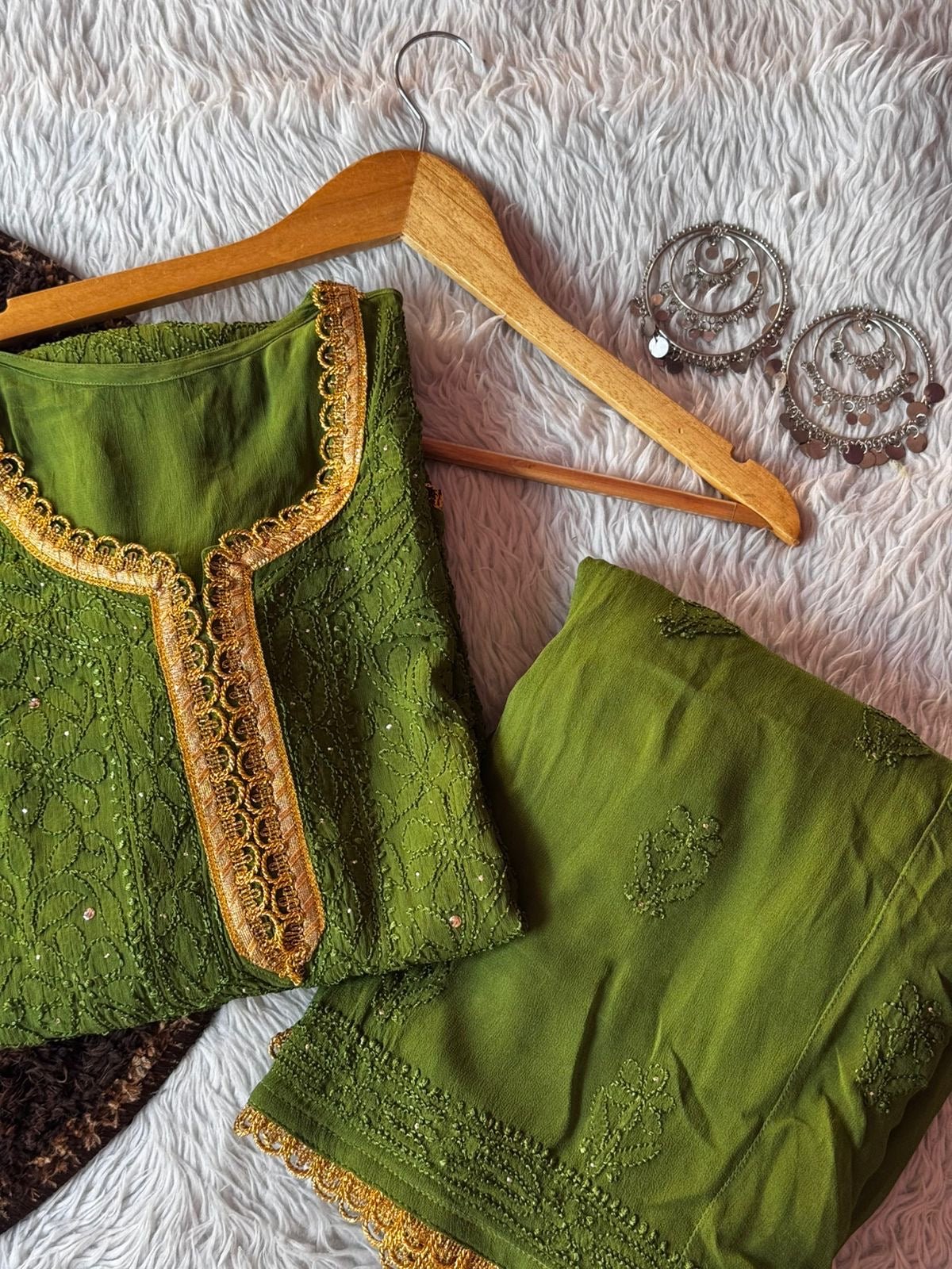 38 / green