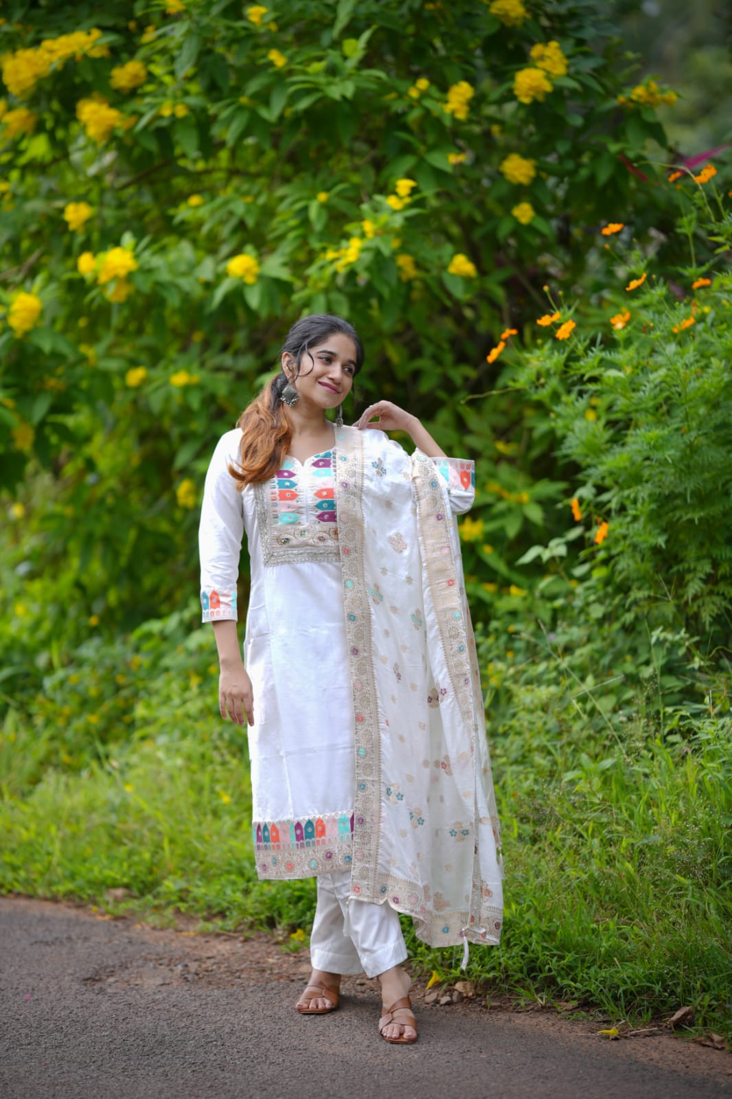 NEW BEUTIFUL SUIT SET - Chikankari official