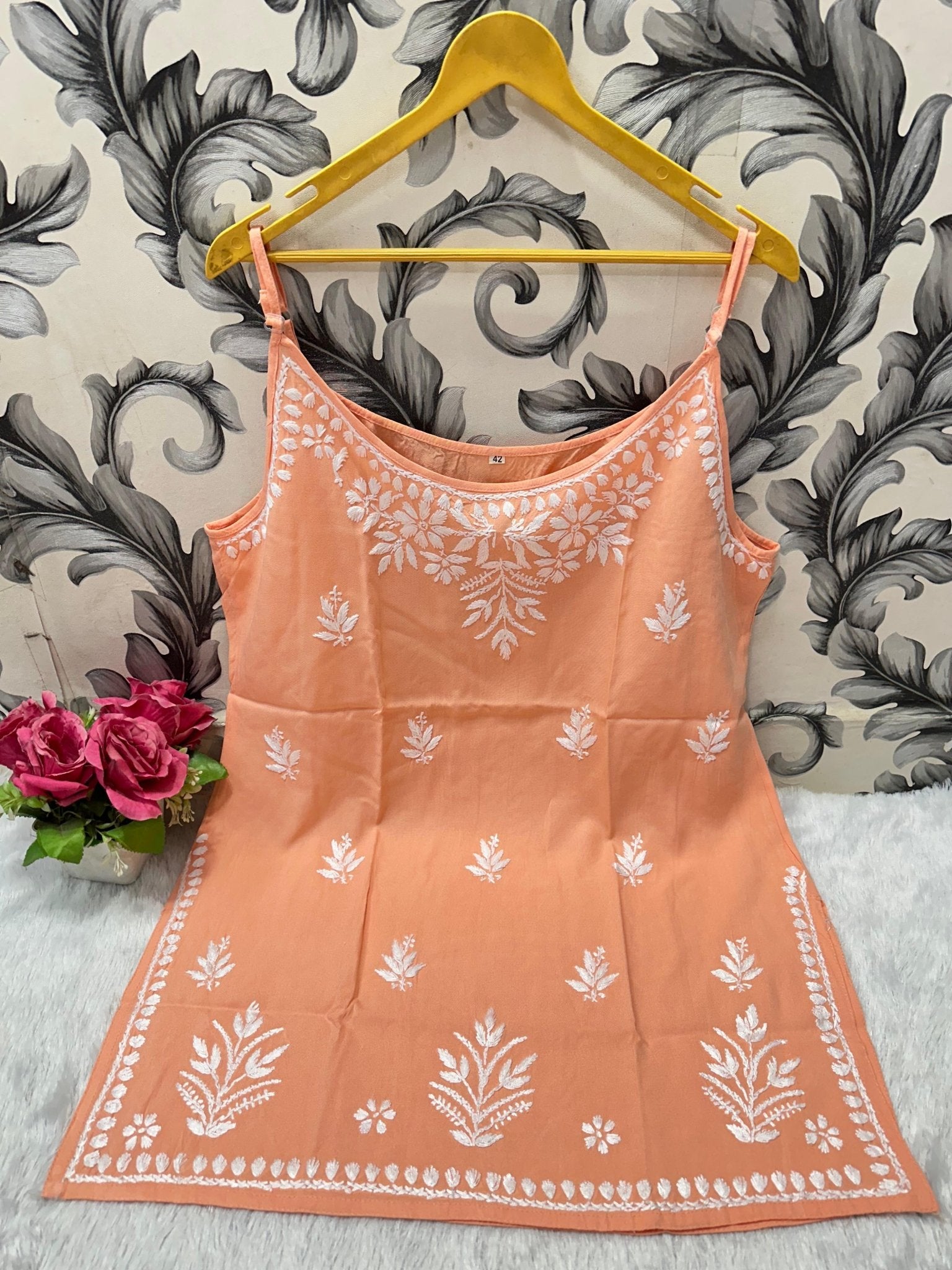 Noodle starp short Chikankari Kurti - Chikankari official