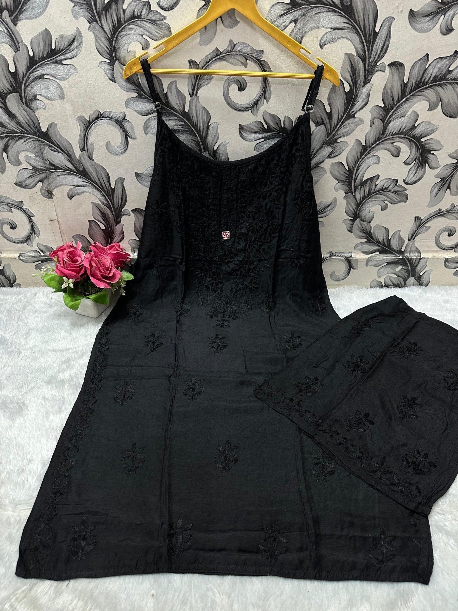 34 / black